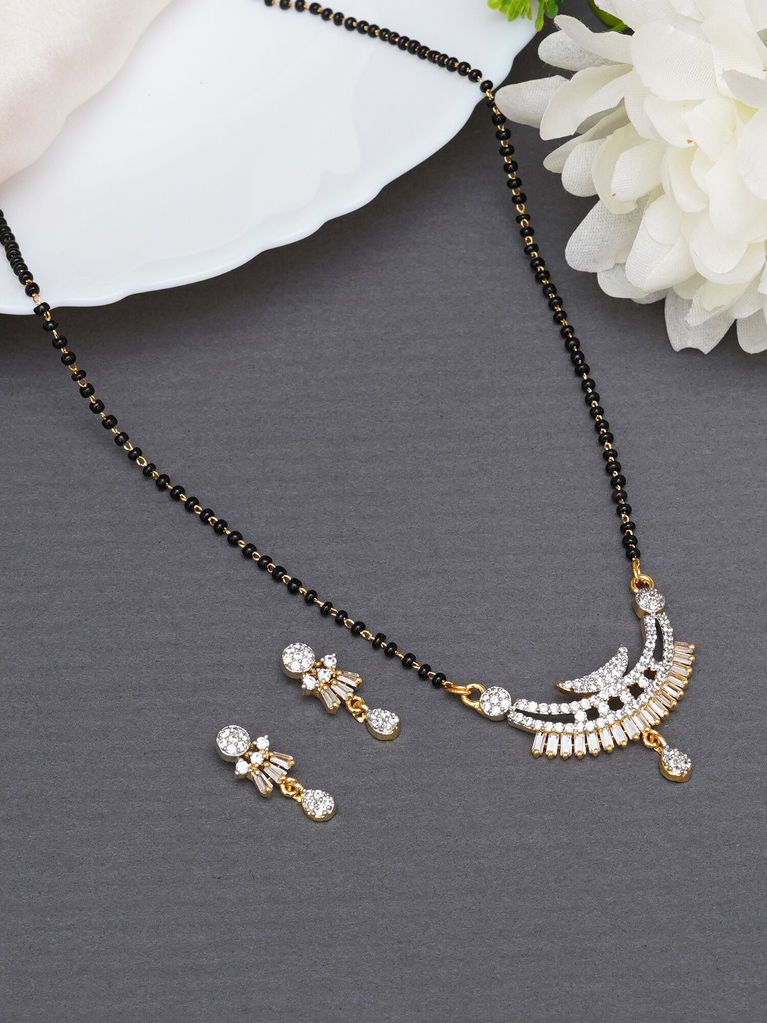 

Mali Fionna Gold-Plated Stone-Studded & Beaded Mangalsutra With Earrings