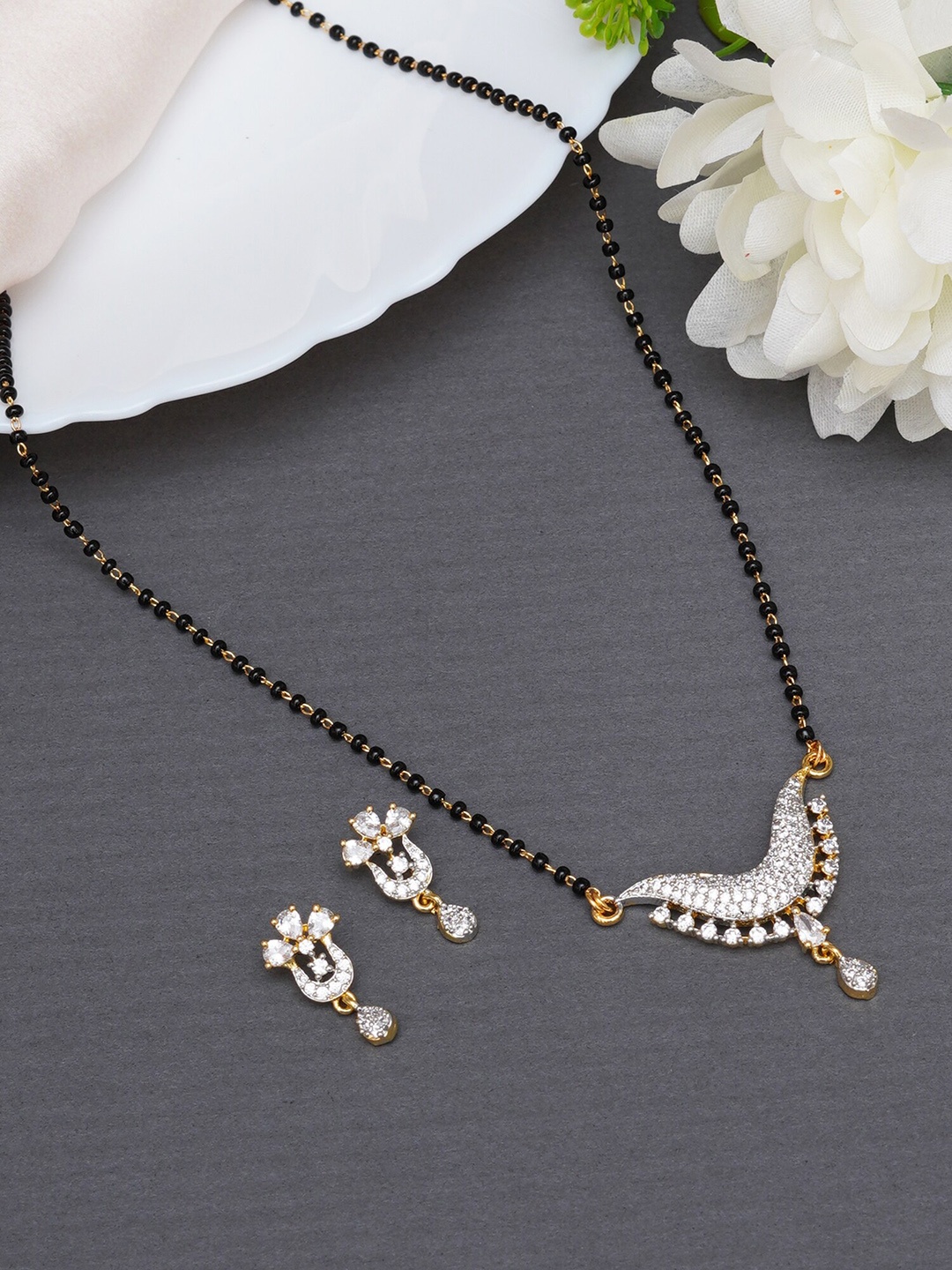 

Mali Fionna Gold-Plated Stone-Studded & Beaded Mangalsutra With Earrings