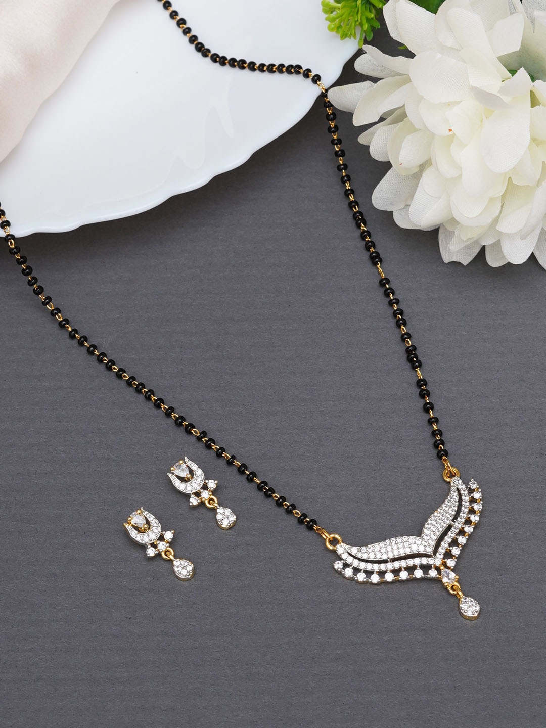 

Mali Fionna Gold-Plated Stone-Studded & Beaded Mangalsutra With Earrings