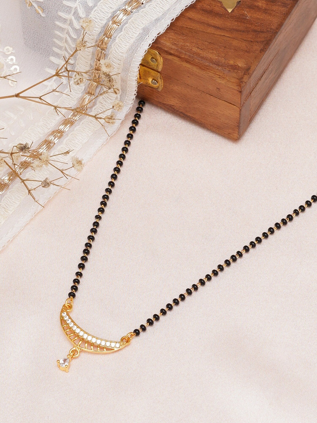 

Mali Fionna Gold-Plated Stone-Studded & Beaded Mangalsutra