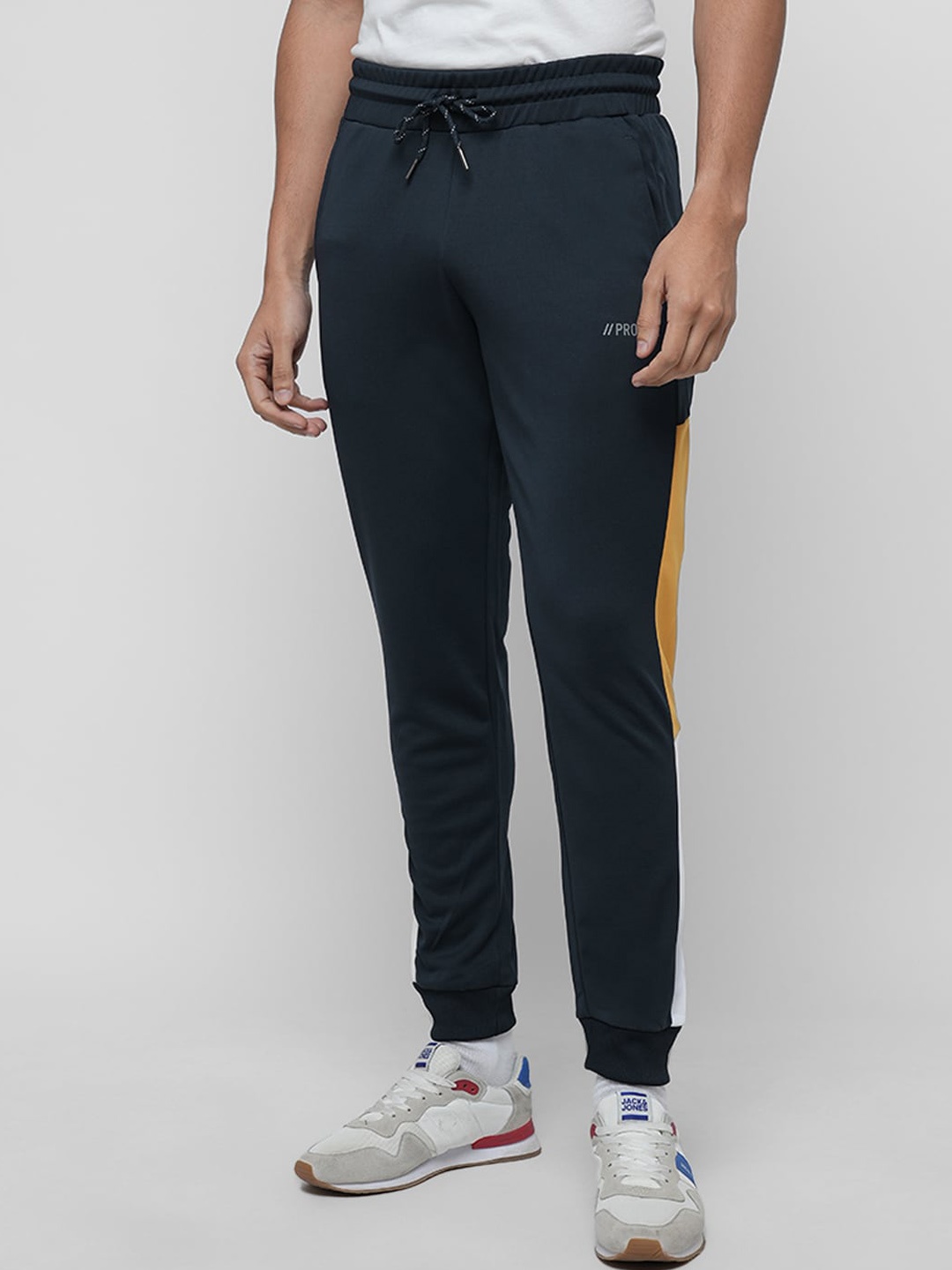 

Jack & Jones Men Colourblocked Mid-Rise Jogger, Navy blue
