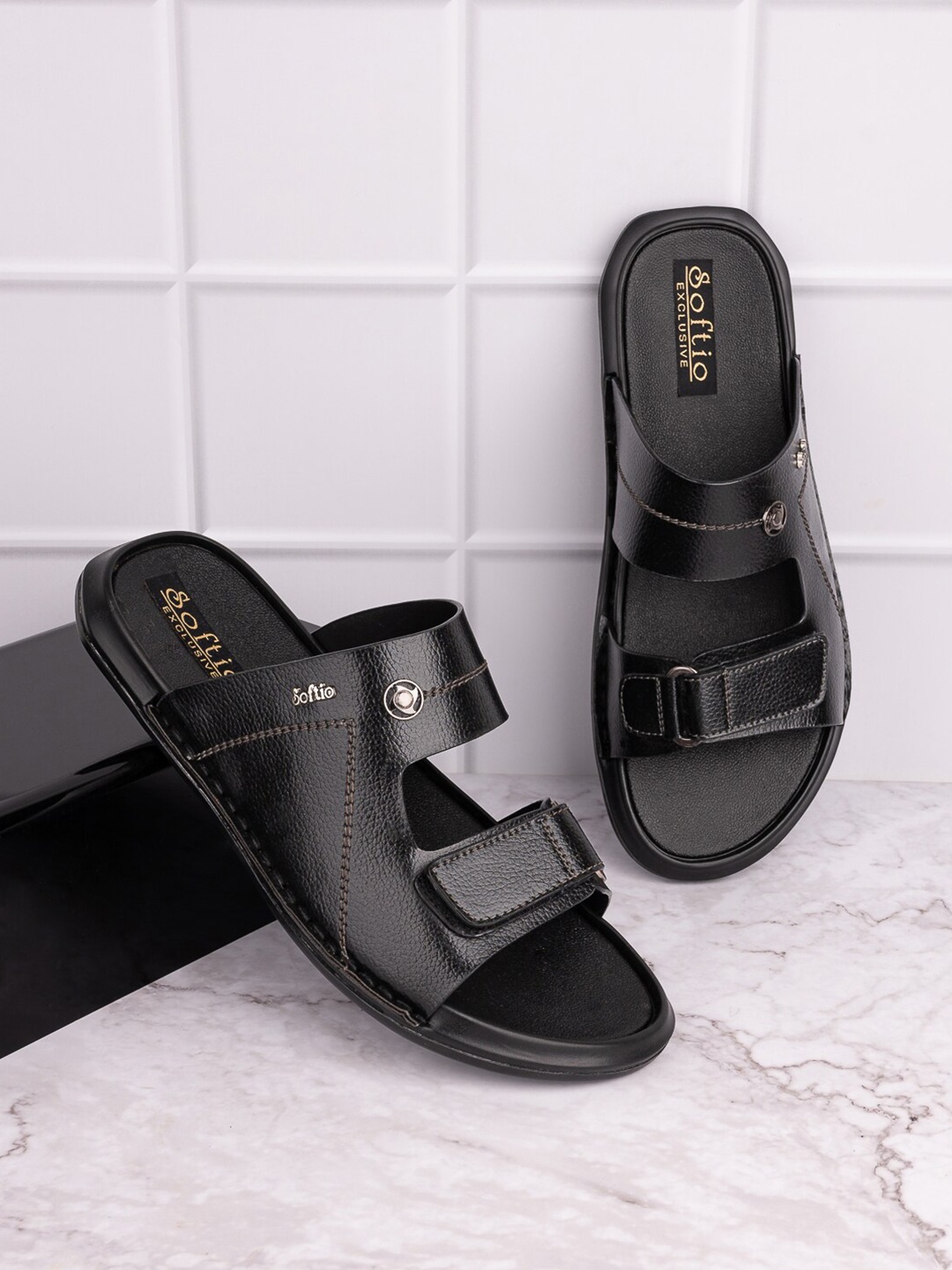 

SOFTIO Men Textured Leather Comfort Sandals, Black