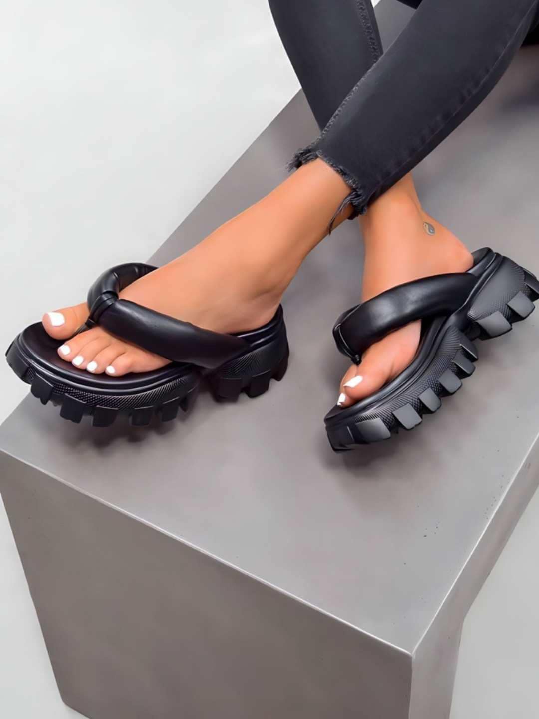 

ZORI WORLD Women ICESPICE Chunky Platform Thong Flip-Flops, Black