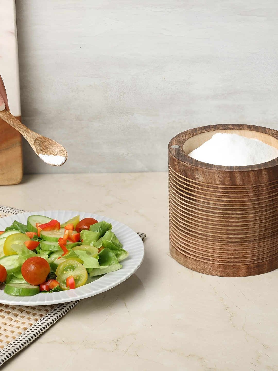 

dudki Brown Wood Salt and Pepper Shakers