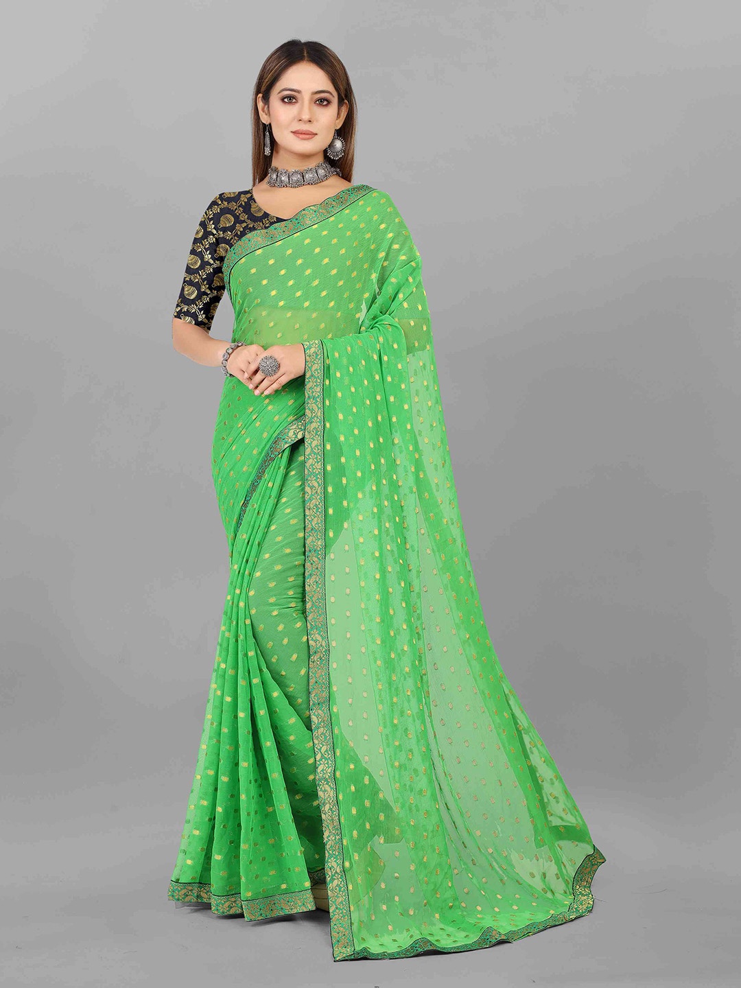 

Rhey Geometric Woven Design Saree, Green