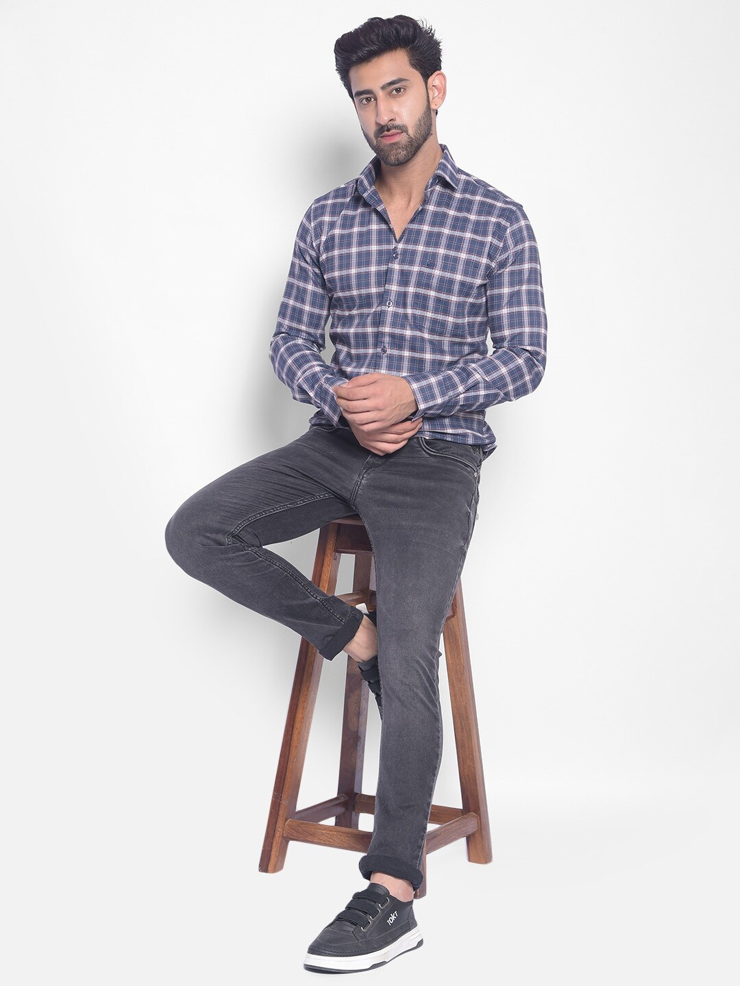 

Crimsoune Club Slim Fit Tartan Checks Spread Collar Casual Shirt, Blue