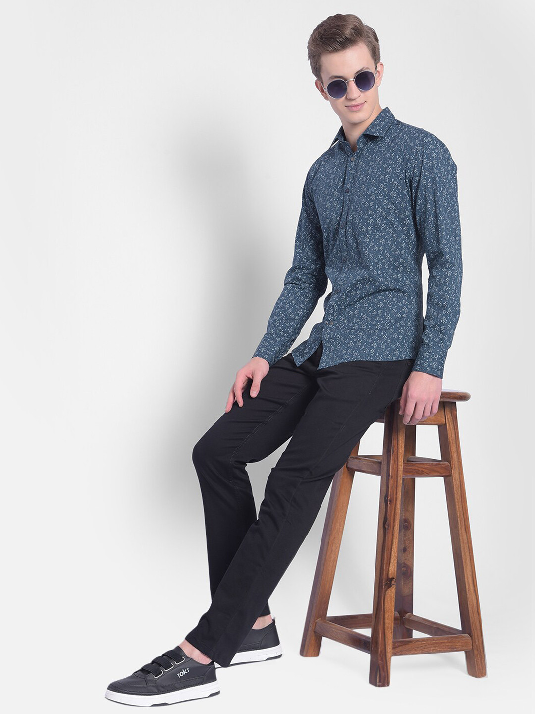 

Crimsoune Club Slim Fit Floral Printed Pure Cotton Casual Shirt, Blue