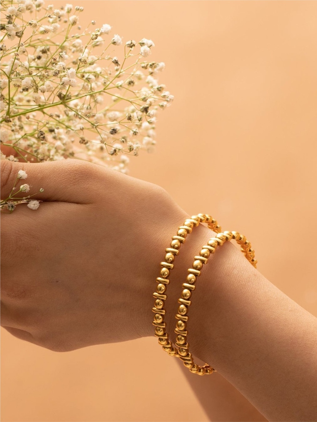 

Tarinika Set Of 2 Gold-Plated Bangles
