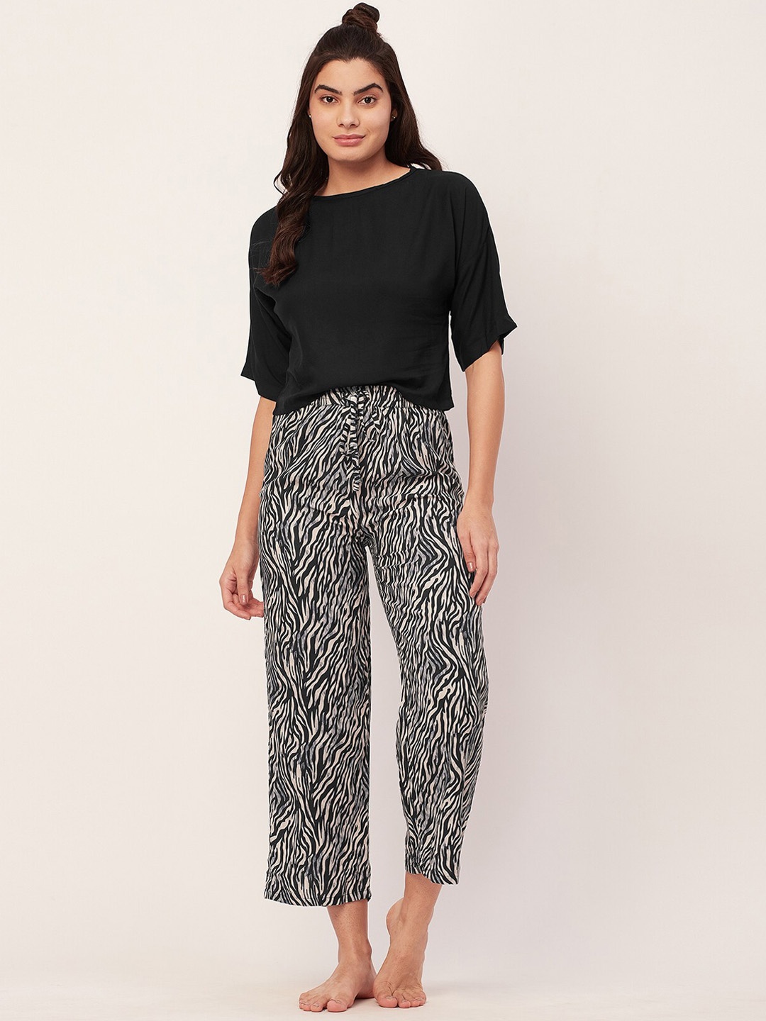 

Moomaya Top With Pyjamas Night Suit, Black