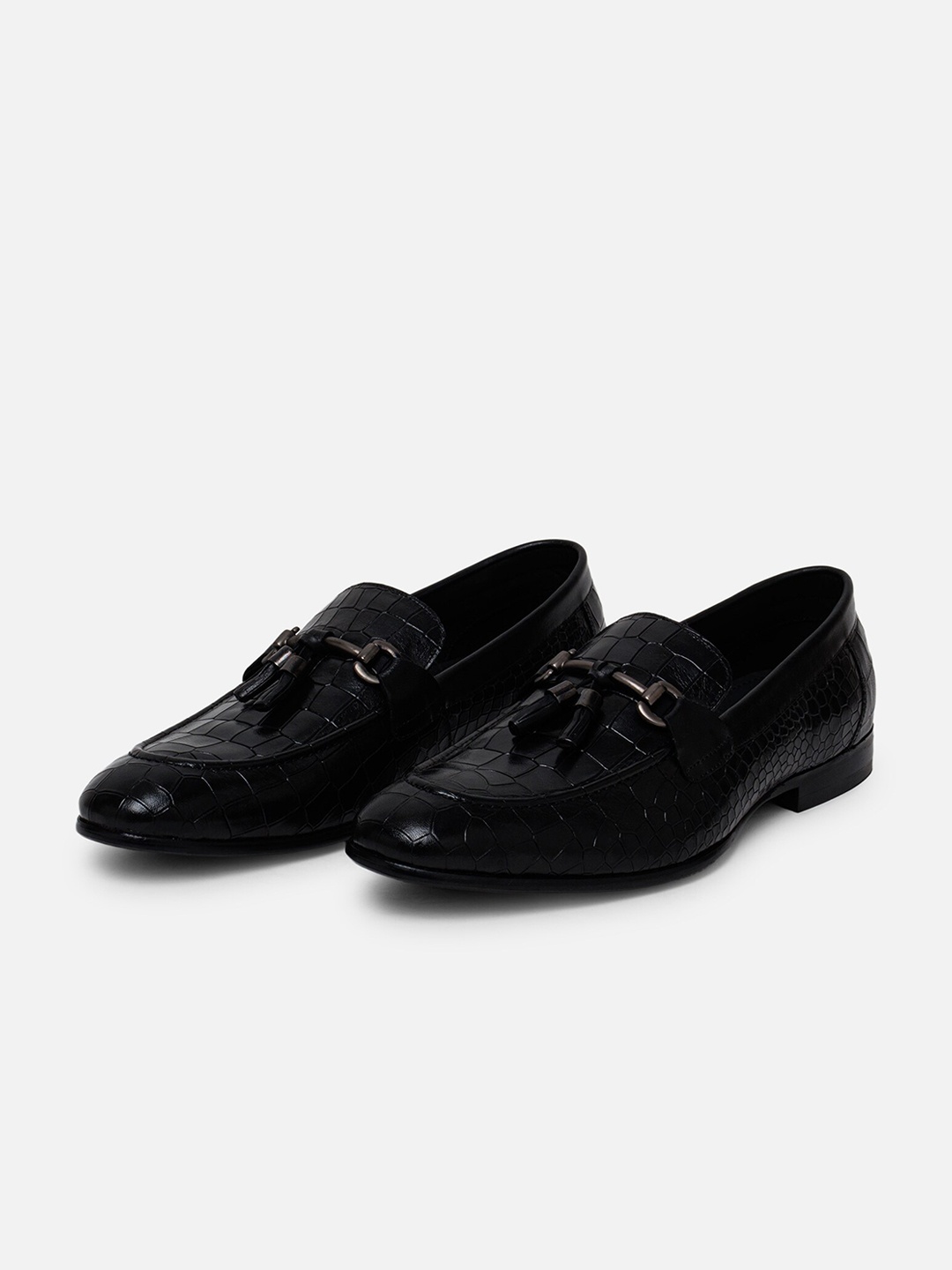 

EZOK Men Textured Antibacterial Leather Tasselled Formal Loafers, Black