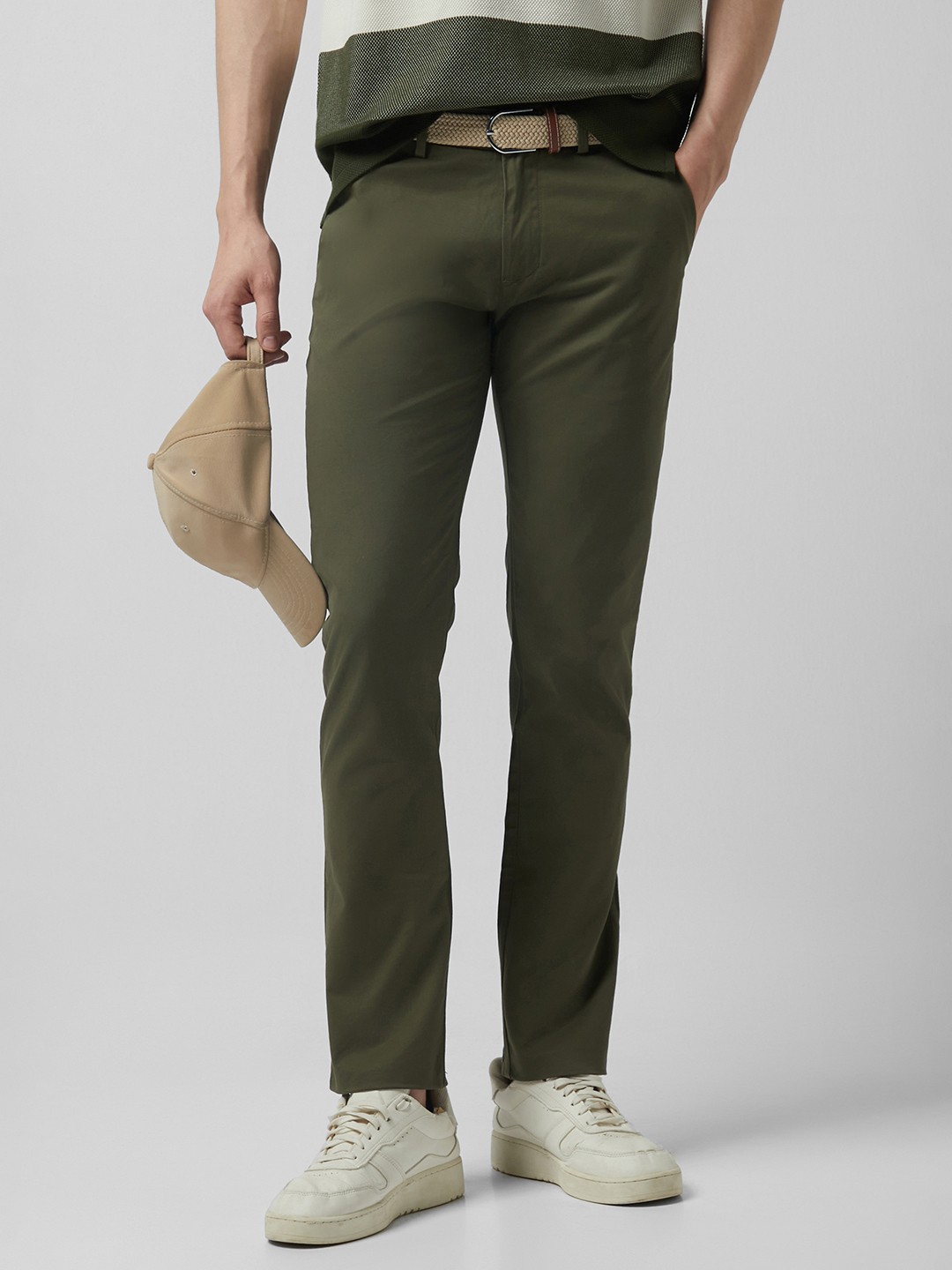 

Peter England CasualsMen Slim fit stretch chinos trousers, Green