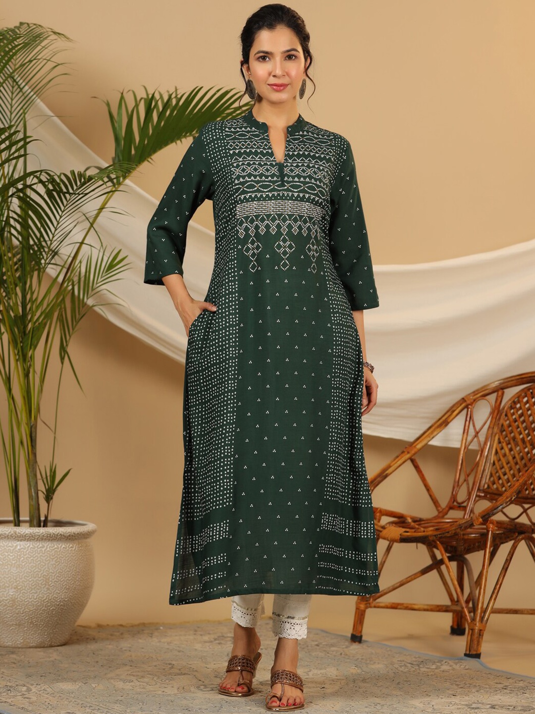 

Juniper Bandhani Printed Mandarin Collar Kurta With Trousers, Green