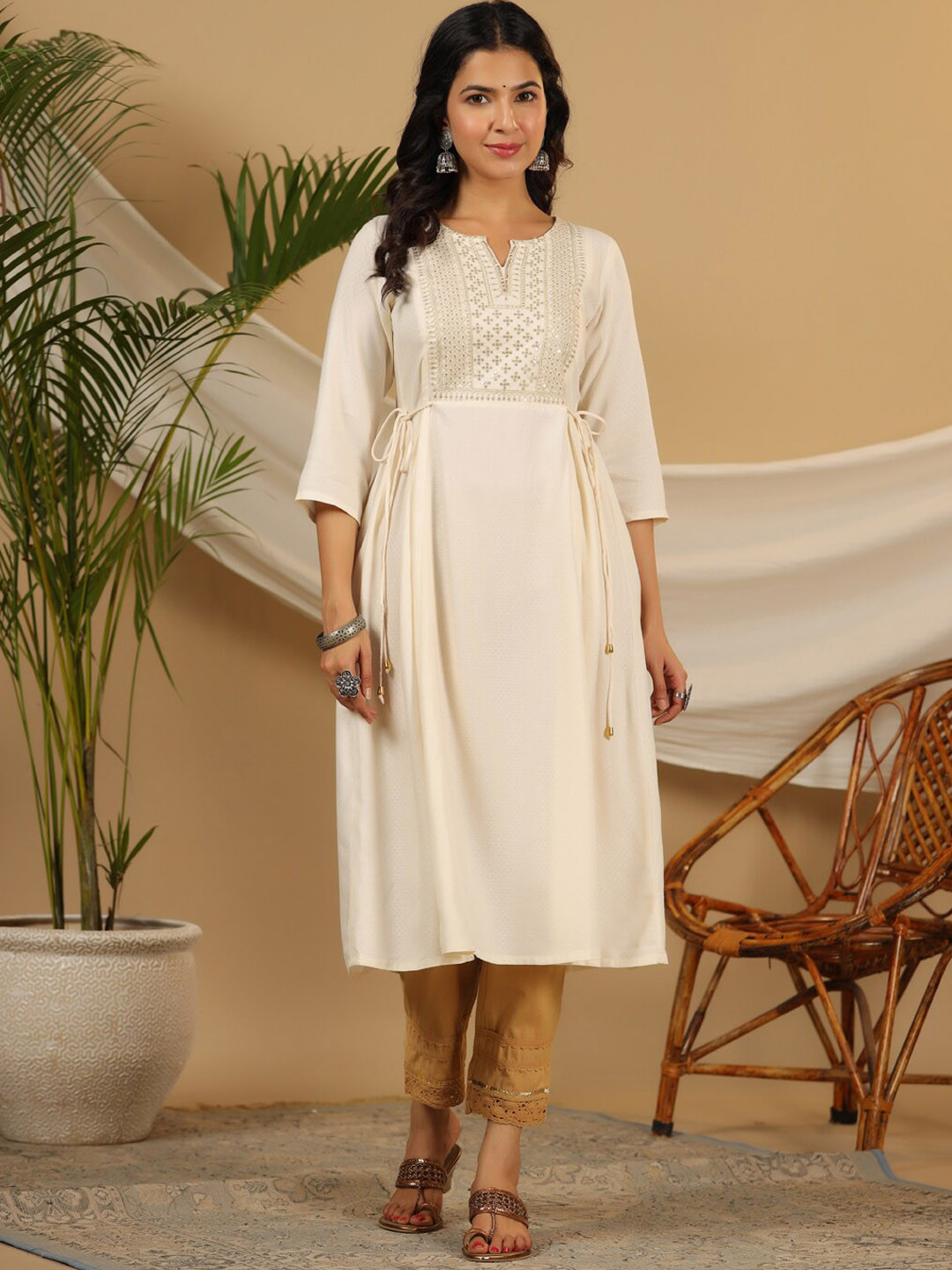 

Juniper Ethnic Motifs Yoke Design Sequinned Kurta With Trousers, Off white