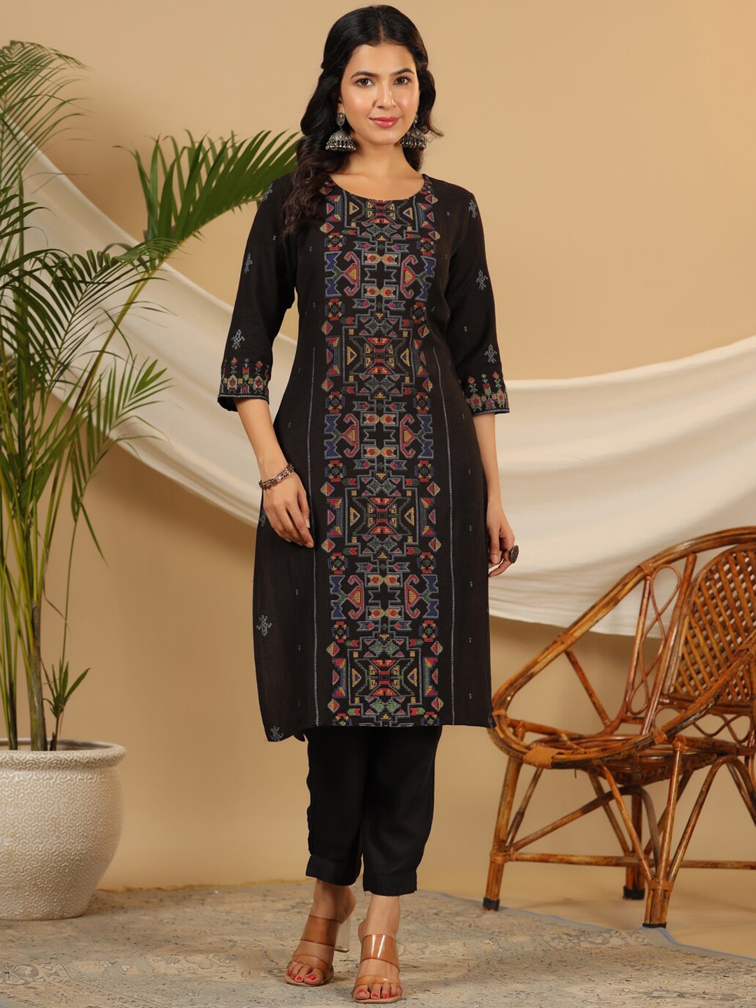 

Juniper Ethnic Motifs Printed Kurta With Trousers, Black