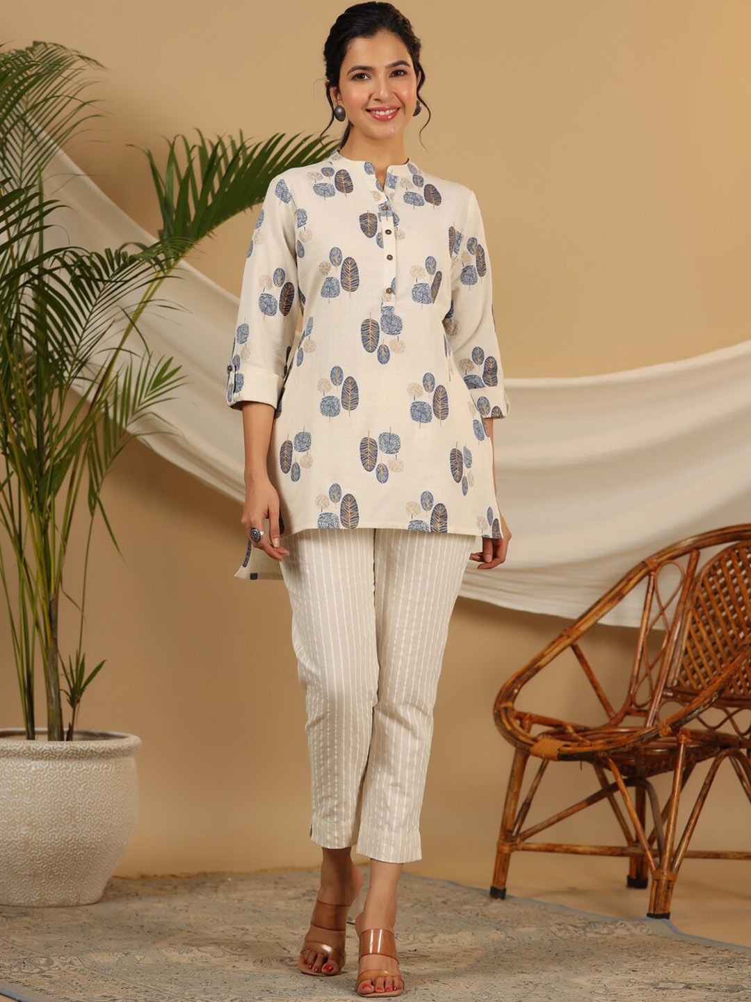 

Juniper Floral Printed Mandarin Collar High Low Kurta With Trouser, Off white