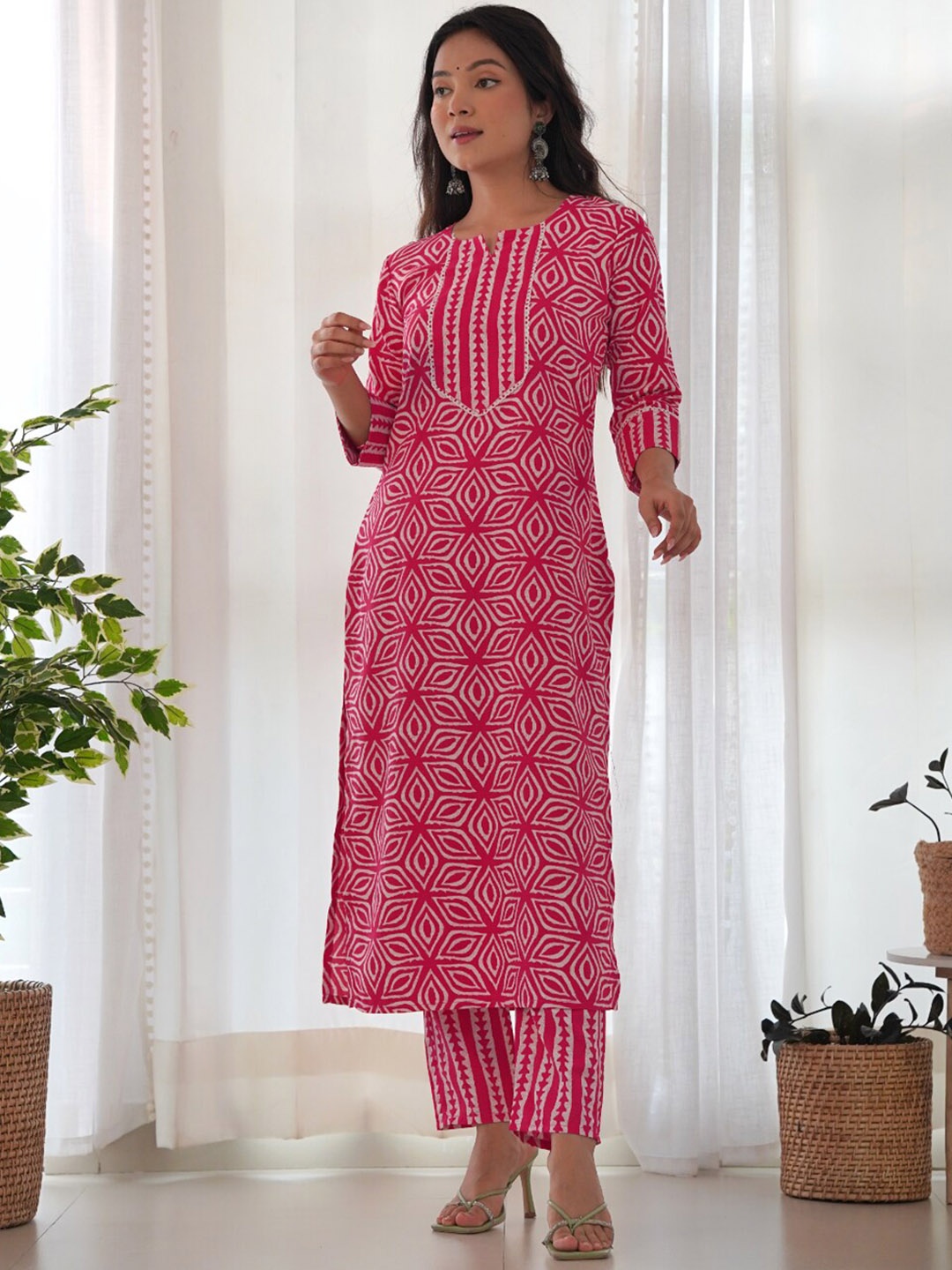 

KALINI Ethnic Motifs Printed Straight Kurta with Trousers, Pink