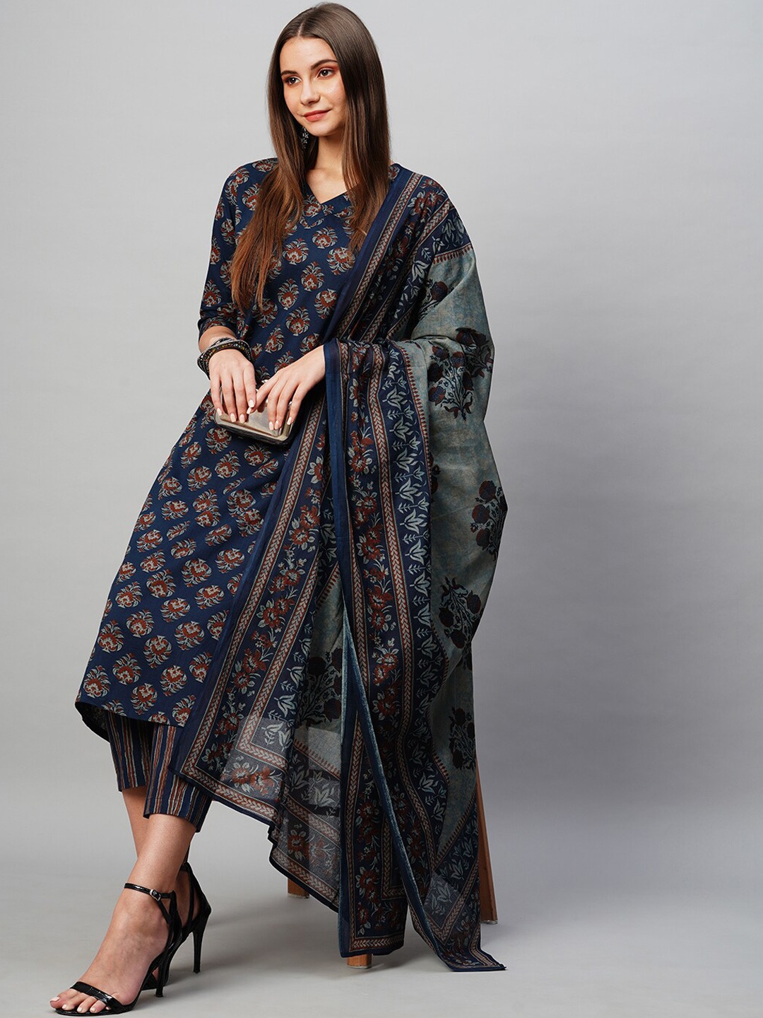 

KALINI Ethnic Motifs Printed Straight Kurta With Trousers & Dupatta, Navy blue