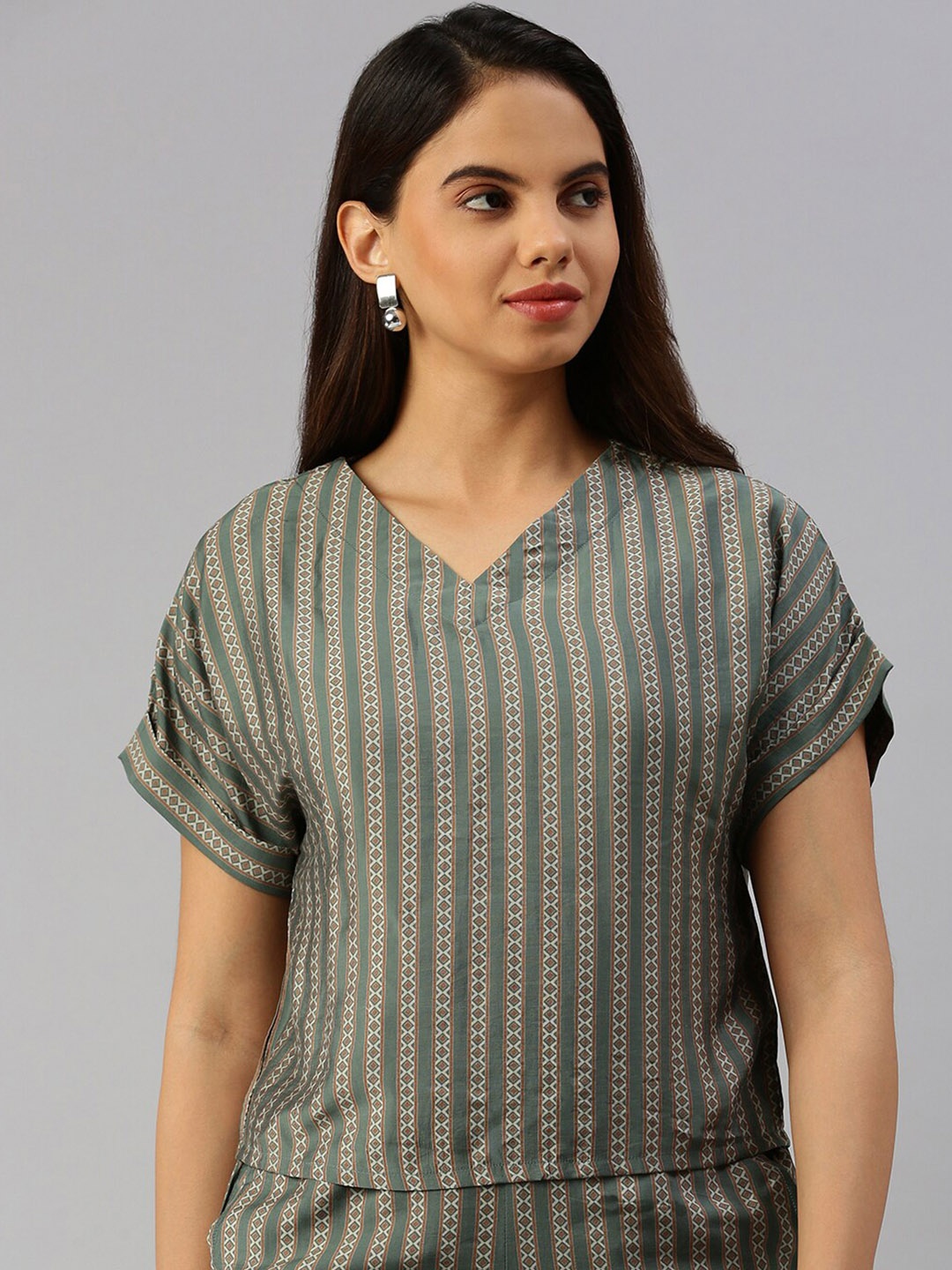 

De Moza Geometric Printed V-Neck Extended Sleeves Cotton Linen Top, Green