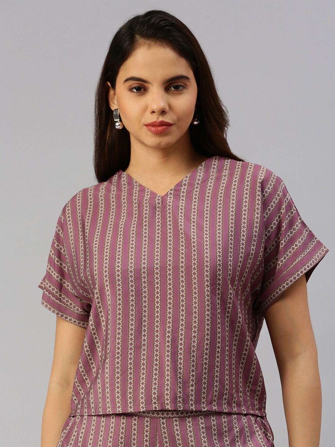 

De Moza Geometric Printed V-Neck Extended Sleeves Cotton Linen Top, Burgundy