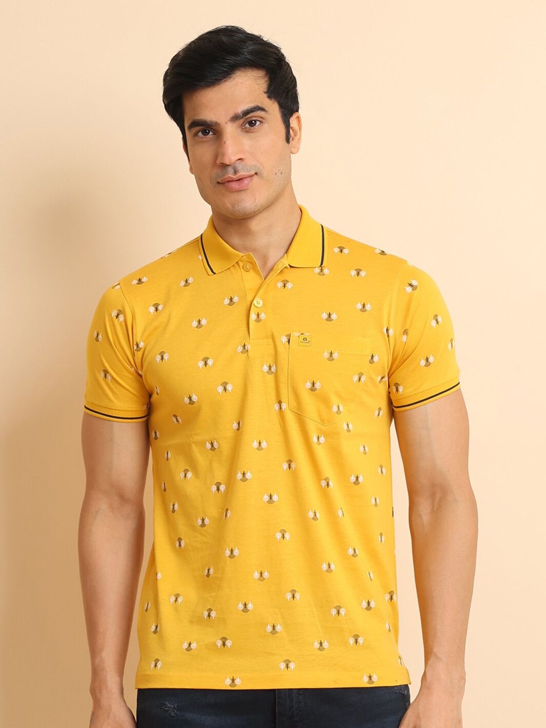 

berry blues Geometric Printed Short Sleeves Polo Collar Pockets Cotton Casual T-shirt, Mustard