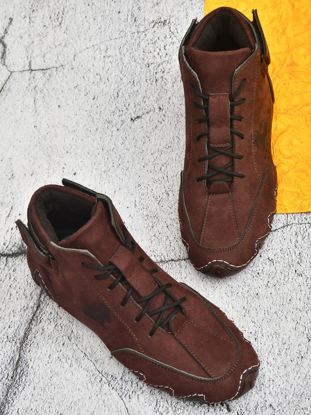 

Bollero Men Lightweight Mid-Top Sneakers, Maroon