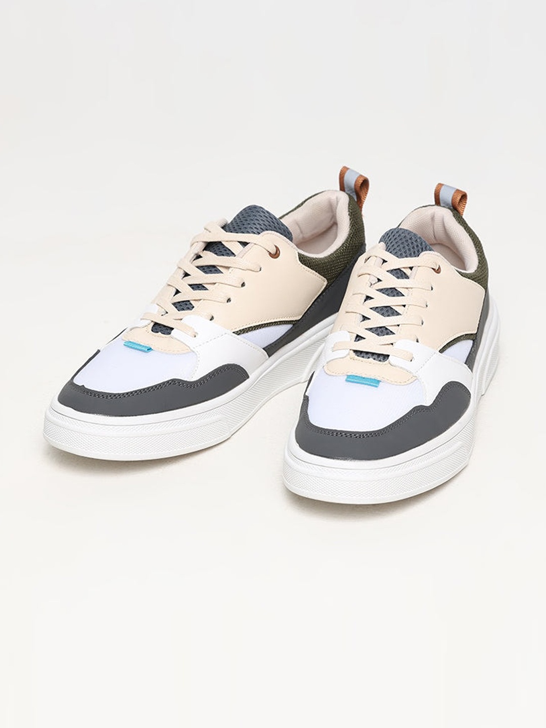 

Snitch Men White & Peach Coloured Colourblocked Leather Basics Sneakers