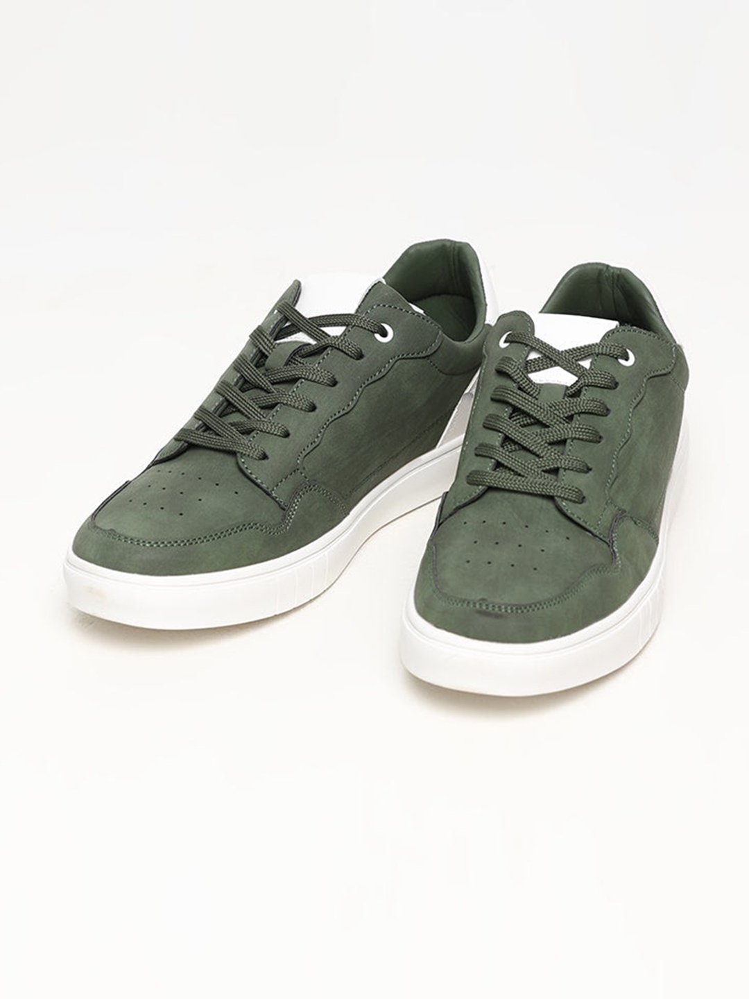 

Snitch Men Olive Green & White Leather Contrast Sole Sneakers