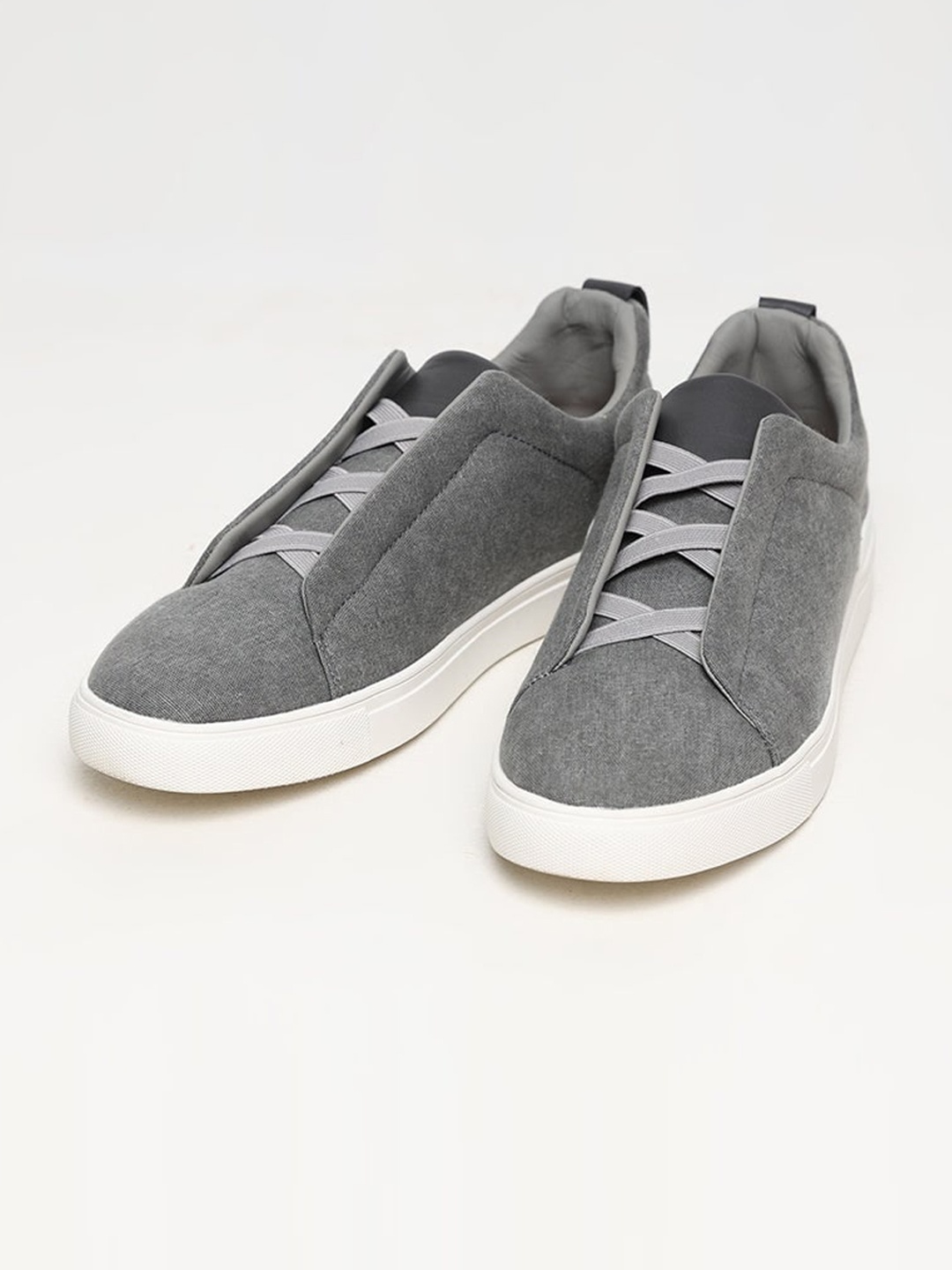 

Snitch Men Grey Suede Padded Insole Slip-On Sneakers