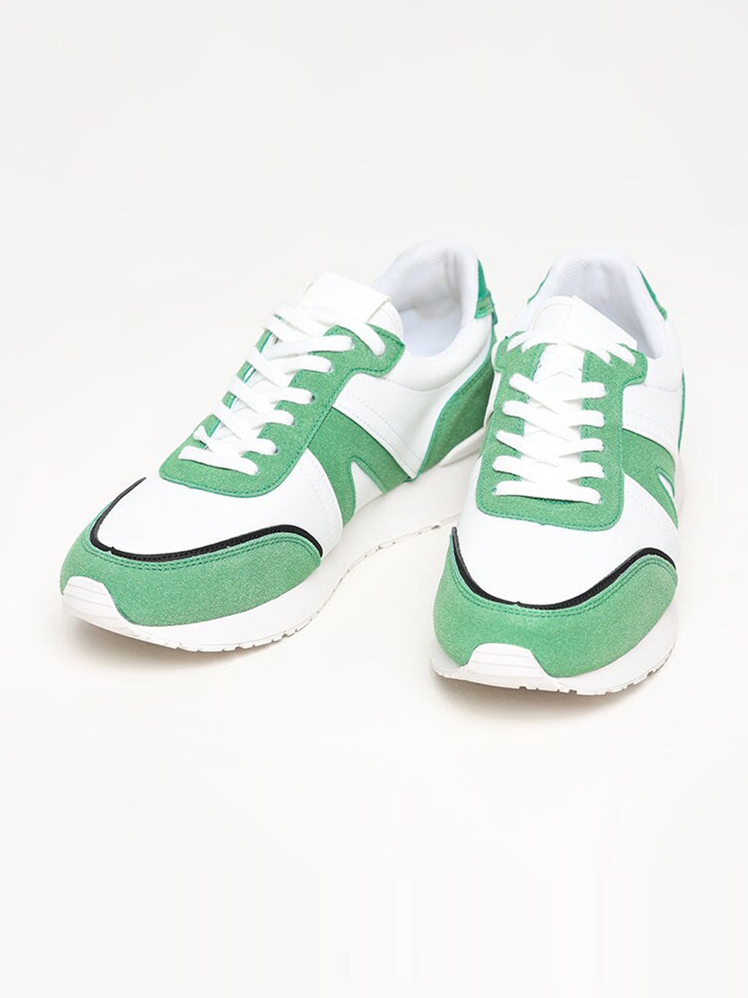 

Snitch Men White & Green Colourblocked Suede Sneakers