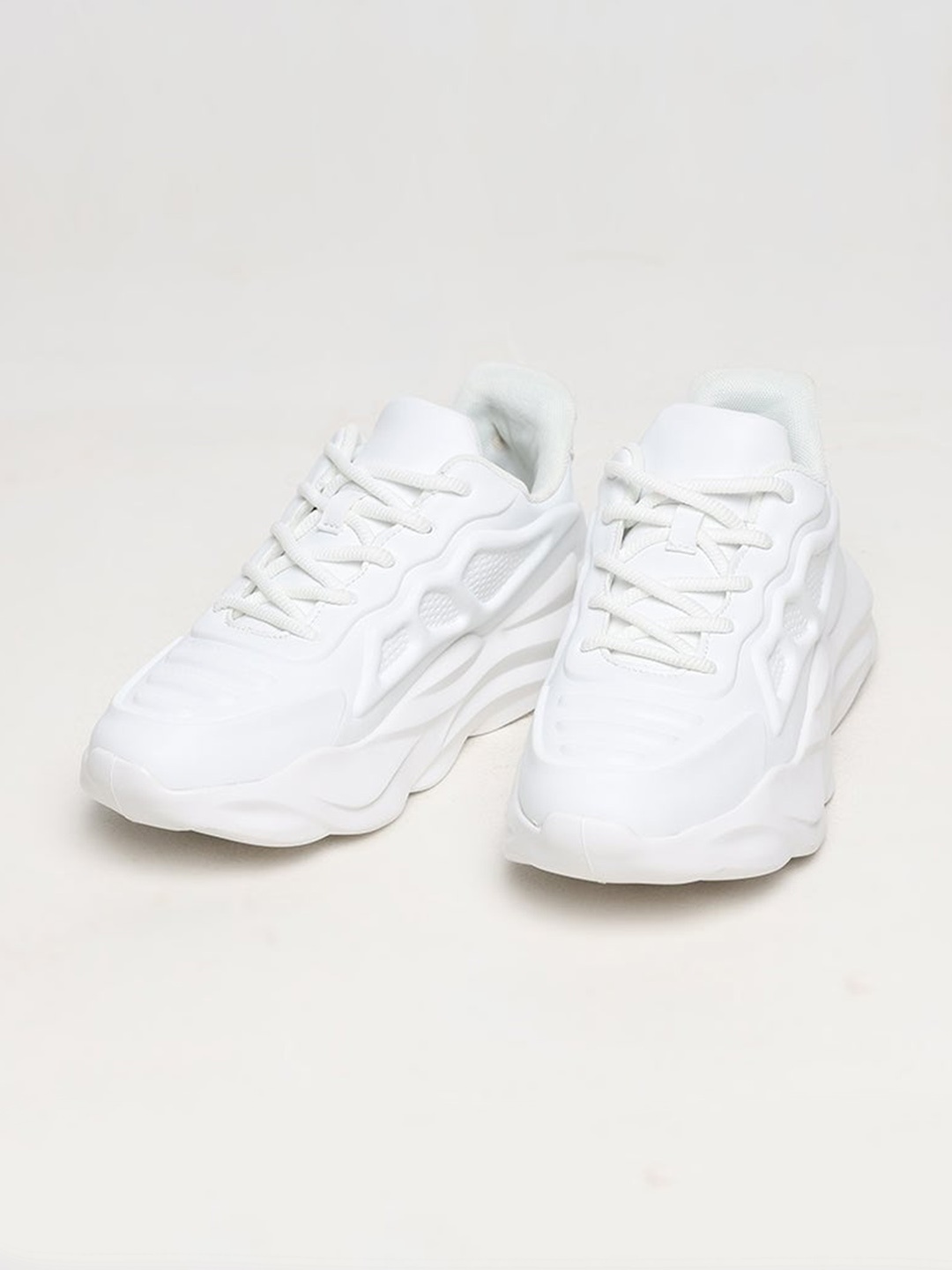 

Snitch Men White Textured Structured Leather Sneakers