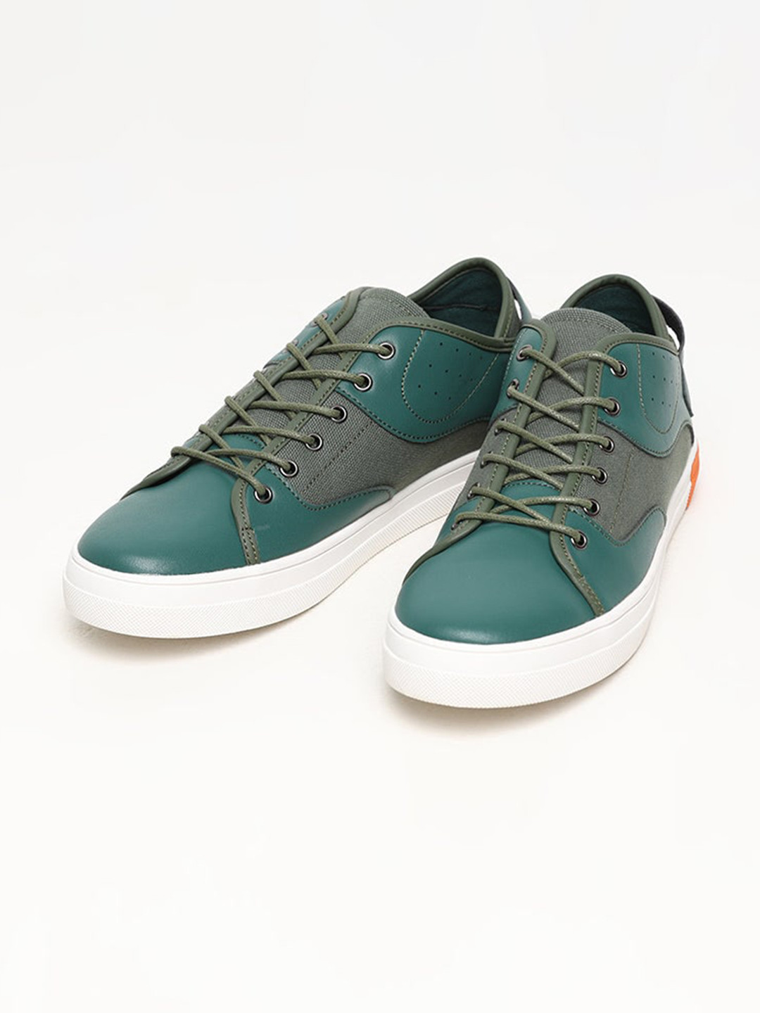 

Snitch Men Colourblocked Suede Sneakers, Teal