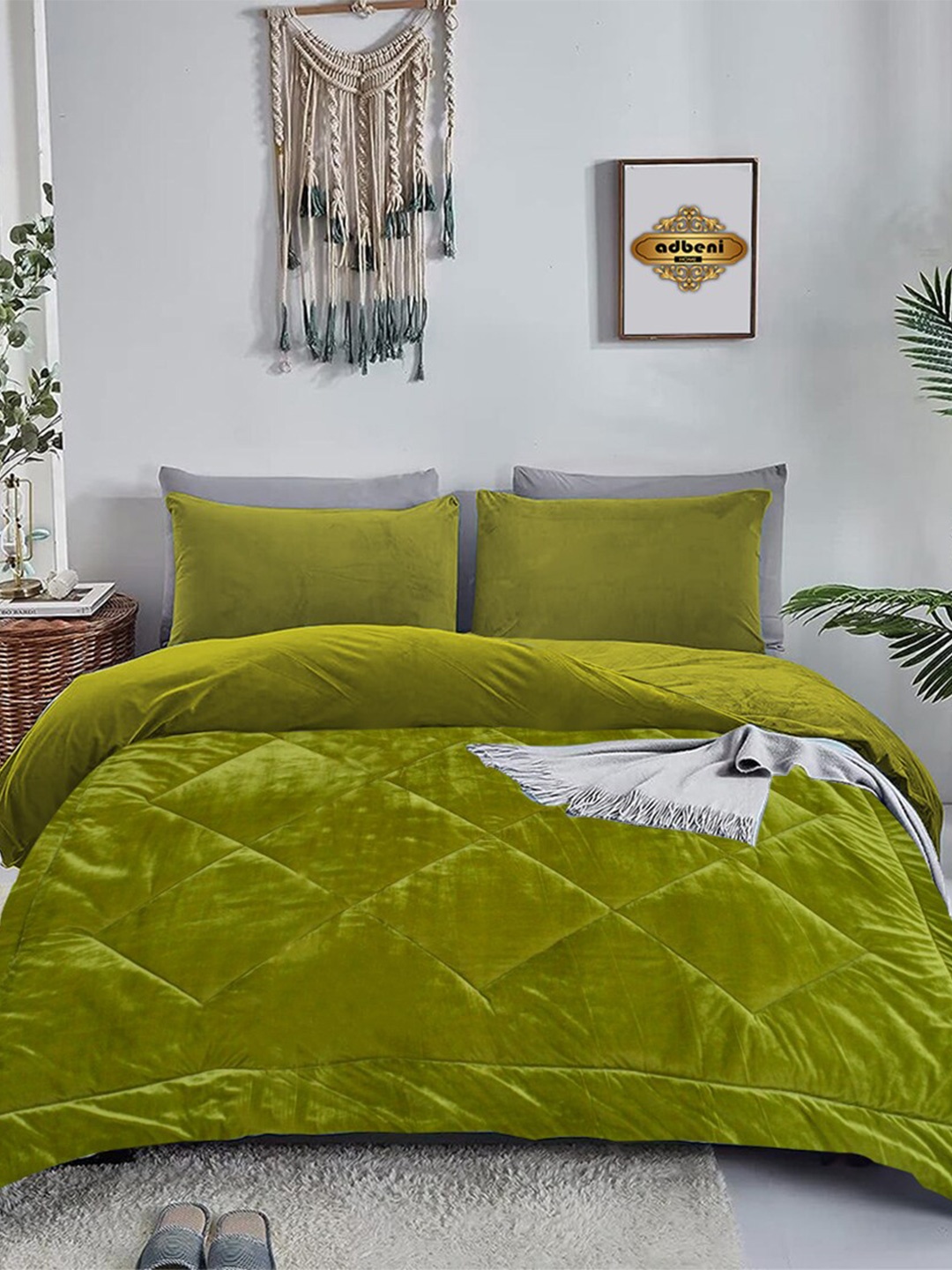 

Adbeni Green Geometric Velvet Heavy Winter 300 GSM Double Bed Comforter