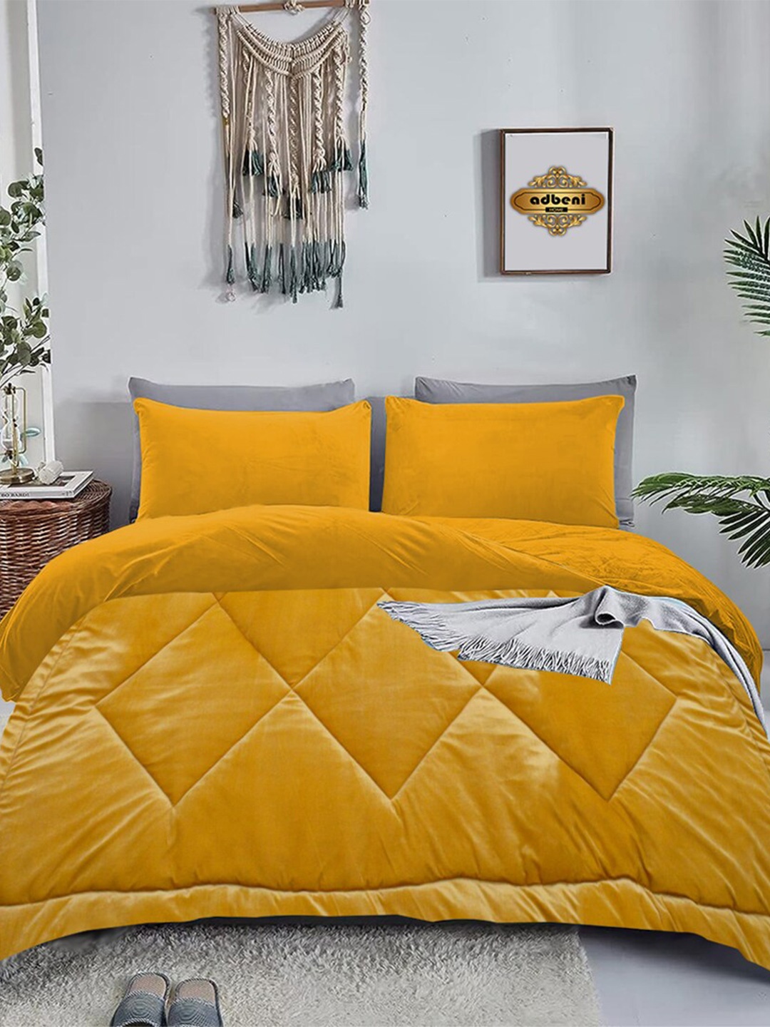 

Adbeni Gold Toned Geometric Velvet Heavy Winter 300 GSM Double Bed Comforter
