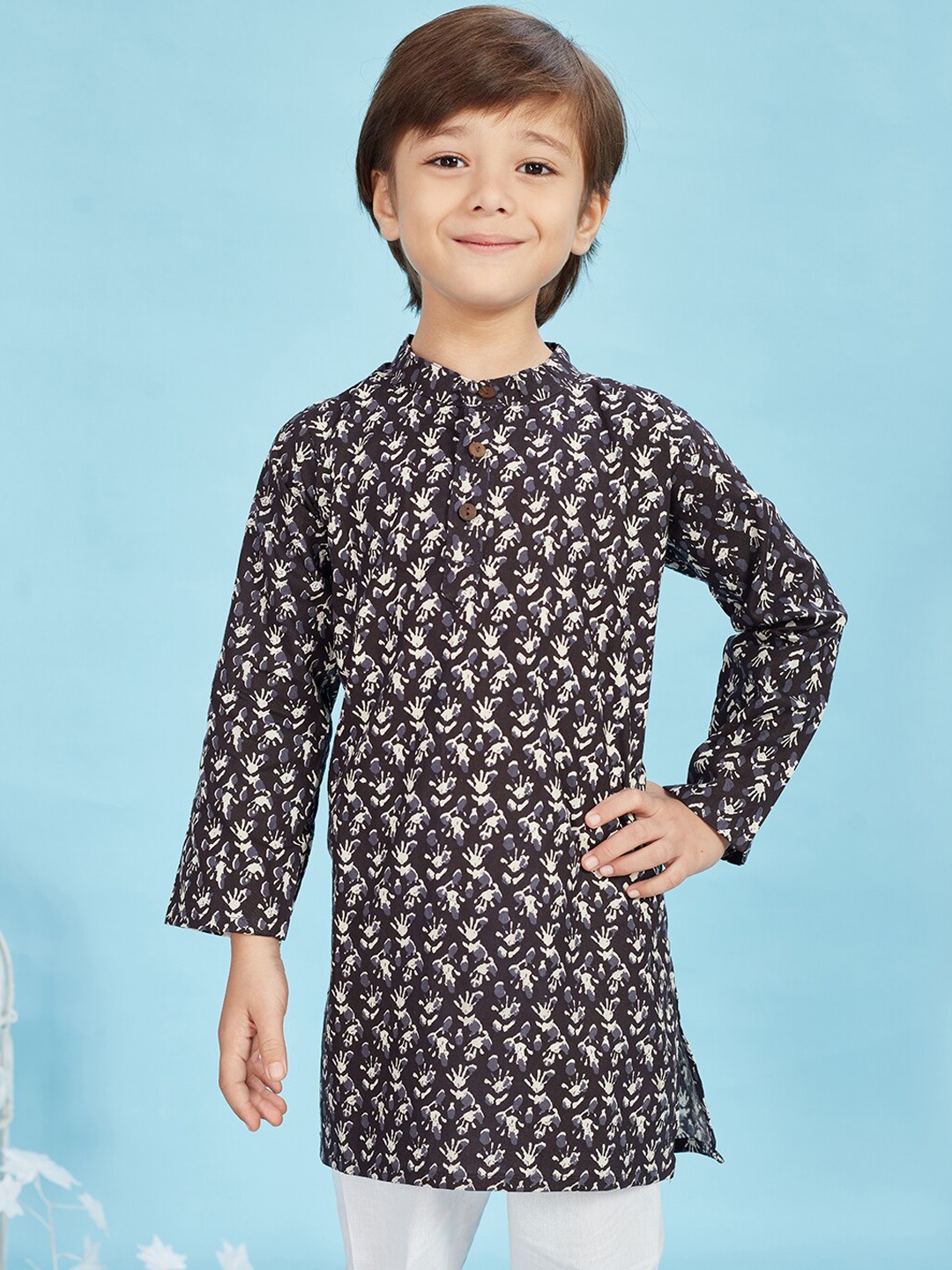 

Maaikid Boys Abstract Printed Mandarin Collar Pure Cotton Kurta with Pyjamas, Black