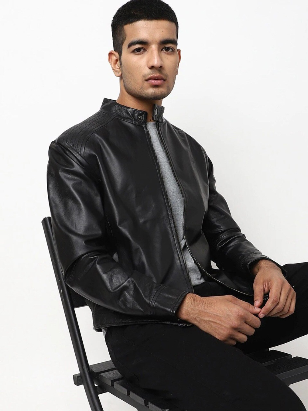

Tortoise Men Black Leather Lightweight Leather Jacket