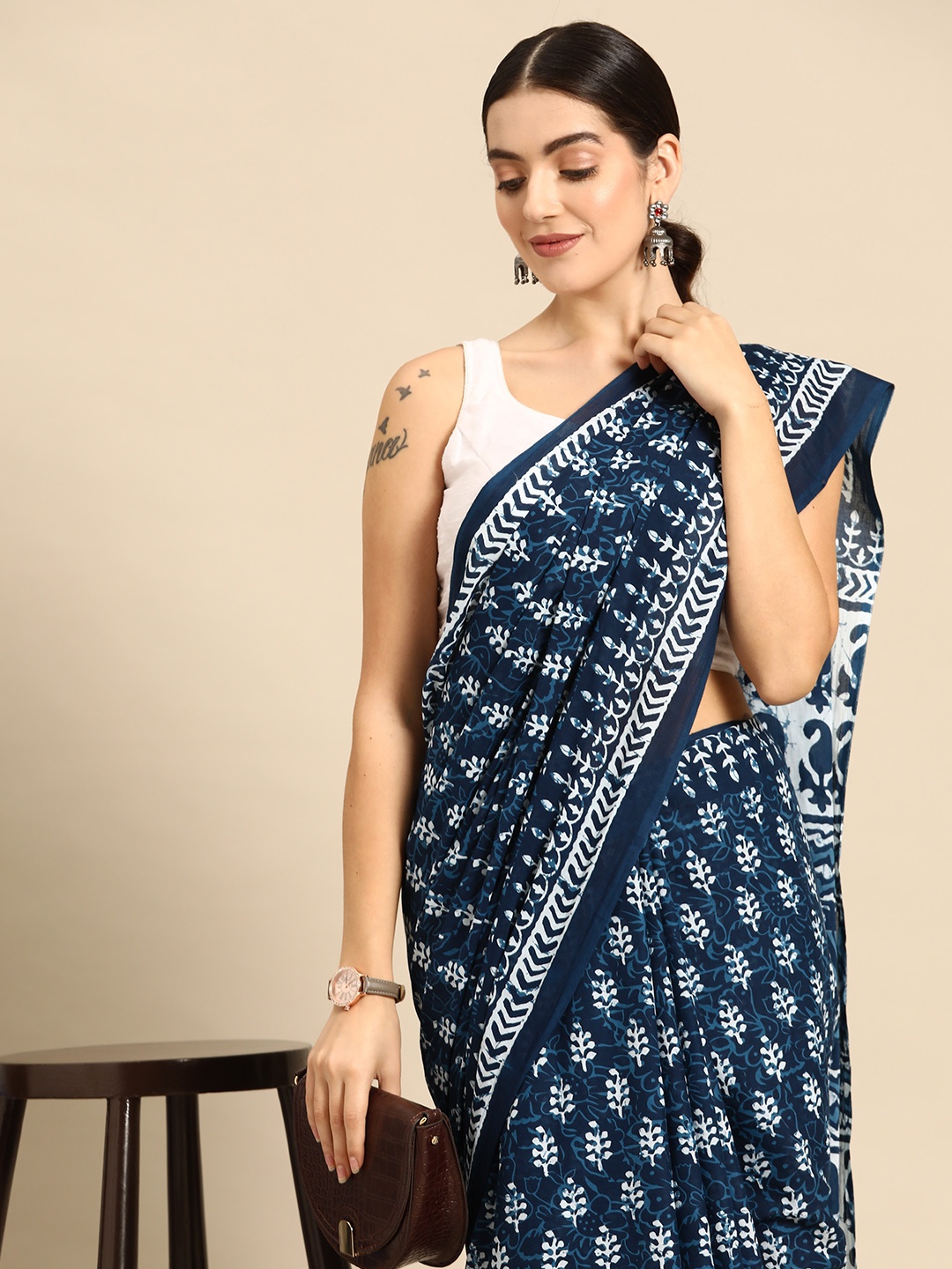 

HERE&NOW Floral Pure Cotton Saree, Navy blue
