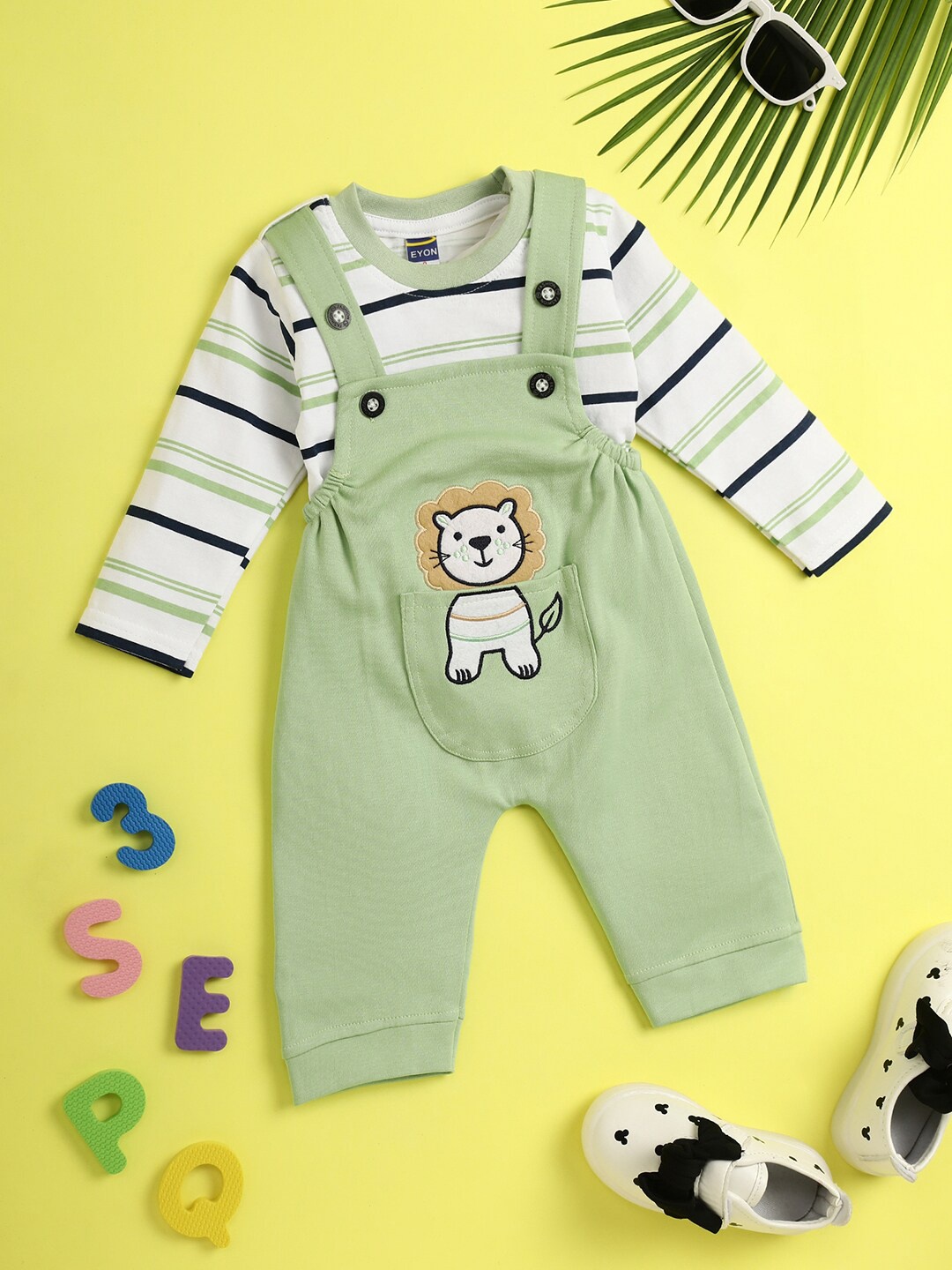 

V-Mart Infant Printed Pure Cotton Dungaree With T-Shirt, Green