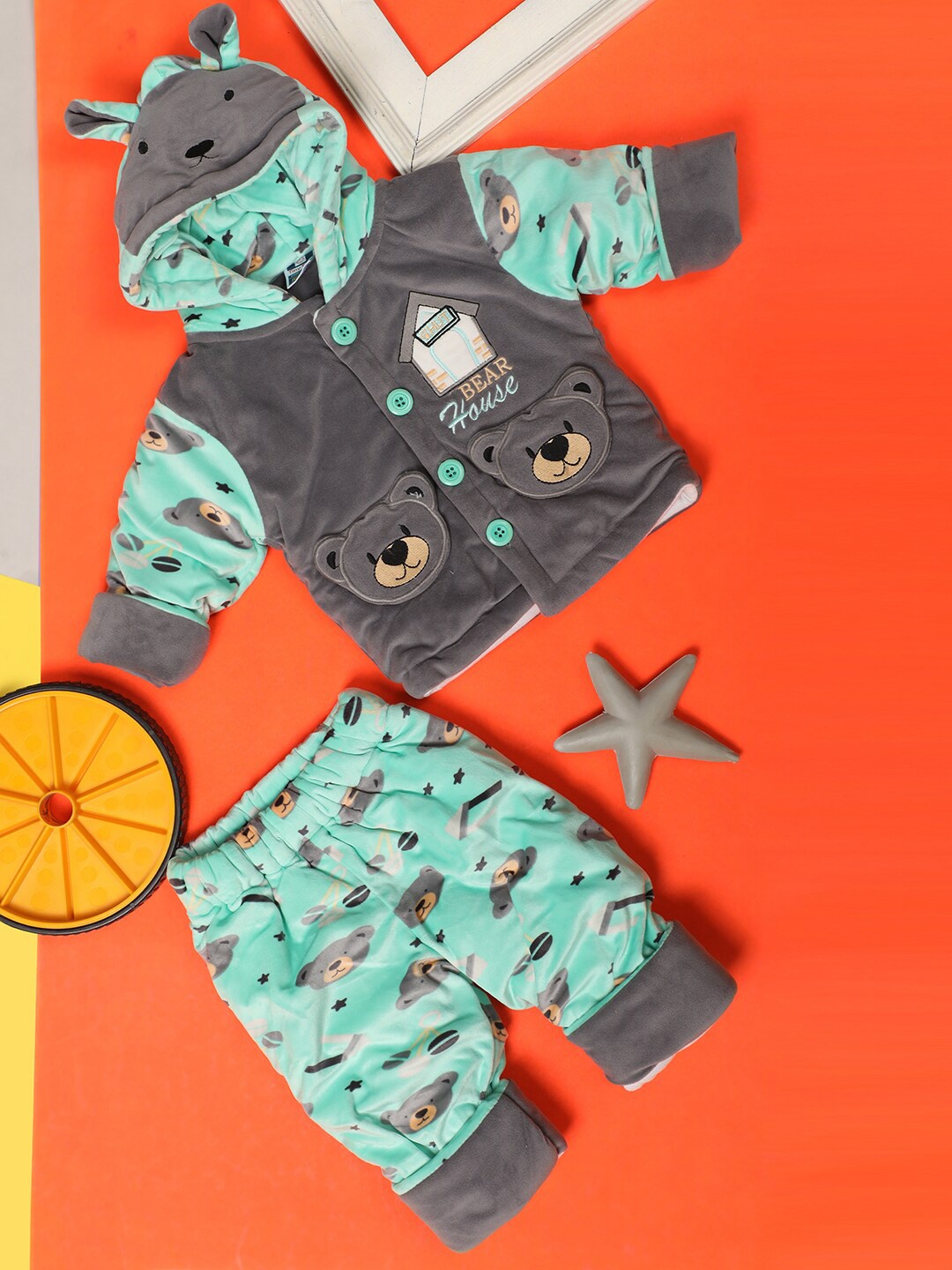 

V-Mart Infants Kids Graphic Printed Hooded Pure Cotton T-shirt & Trousers, Green