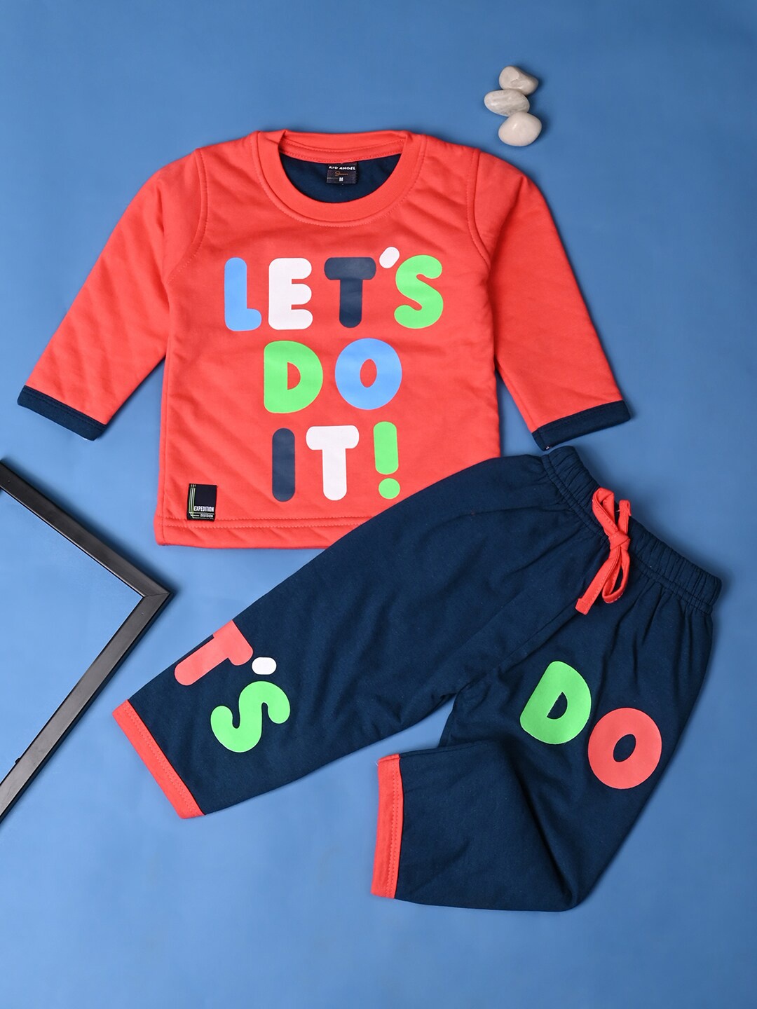 

V-Mart Kids Typography Printed Pure Cotton T-Shirt & Shorts, Red