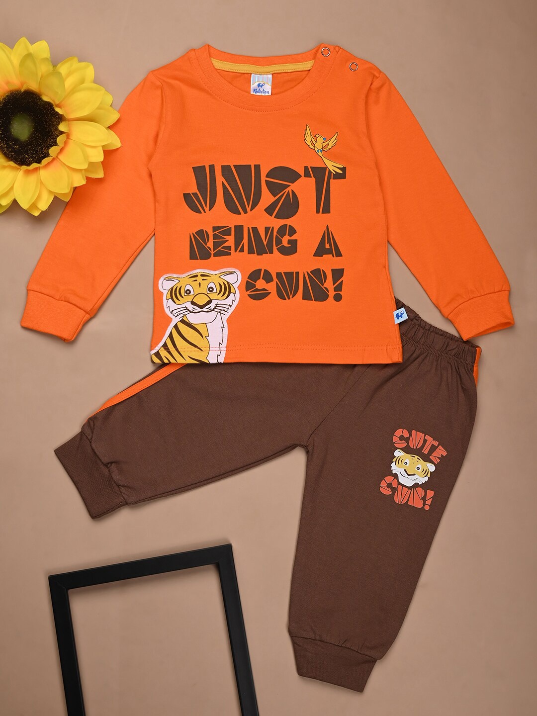 

V-Mart Infant Kids Printed Pure Cotton T- Shirt With Trousers, Orange