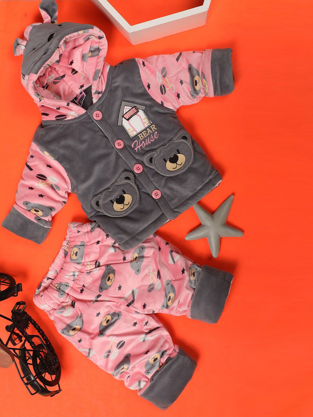 

V-Mart Infants Kids Graphic Printed Hooded Pure Cotton T-shirt & Trousers, Pink