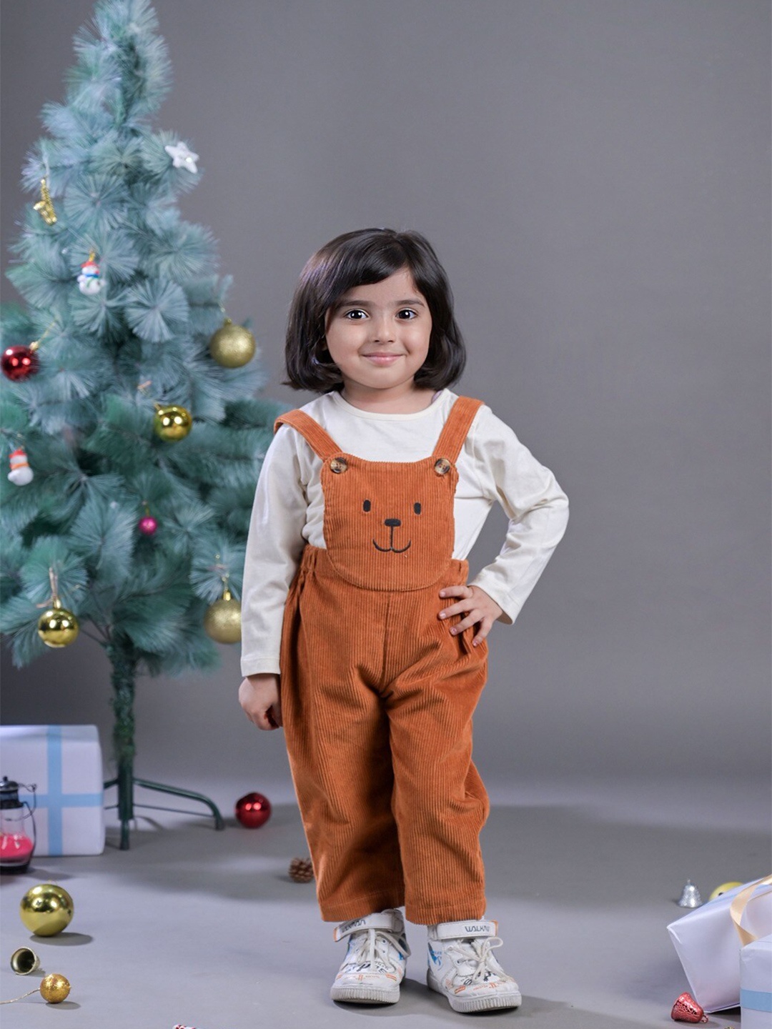 

Budding Bees Girls Self-Design Pure Cotton Dungaree With T-shirt, Brown