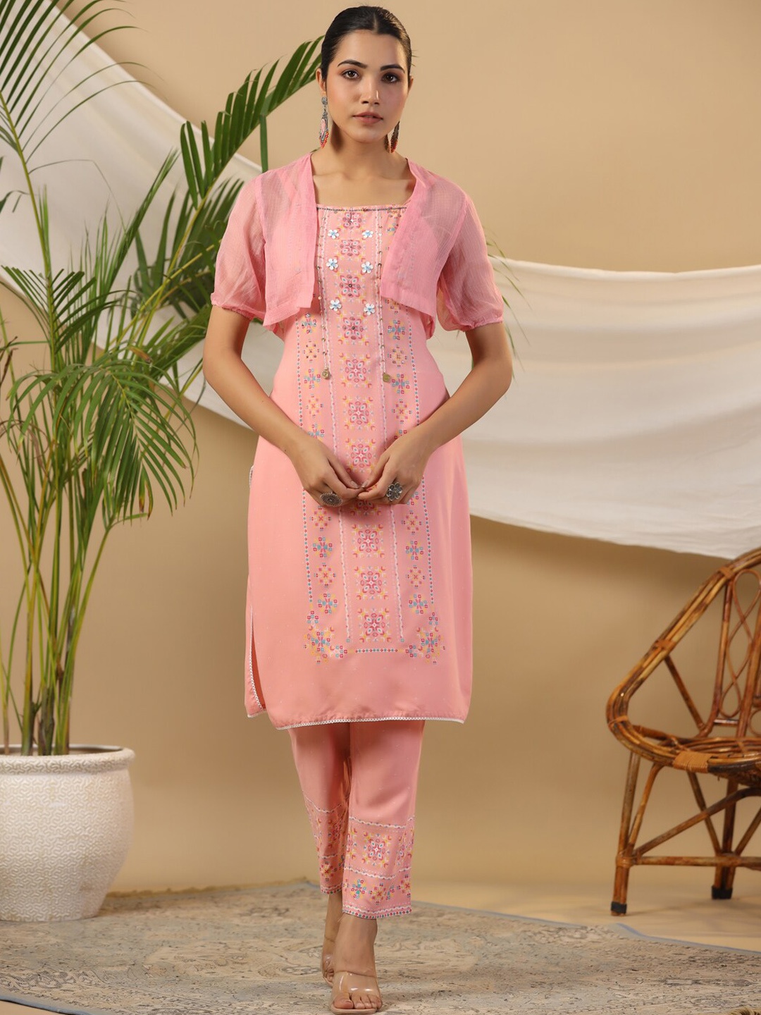 

Juniper Ethnic Motifs Printed Sequinned Kurta & Trousers Shrug, Peach