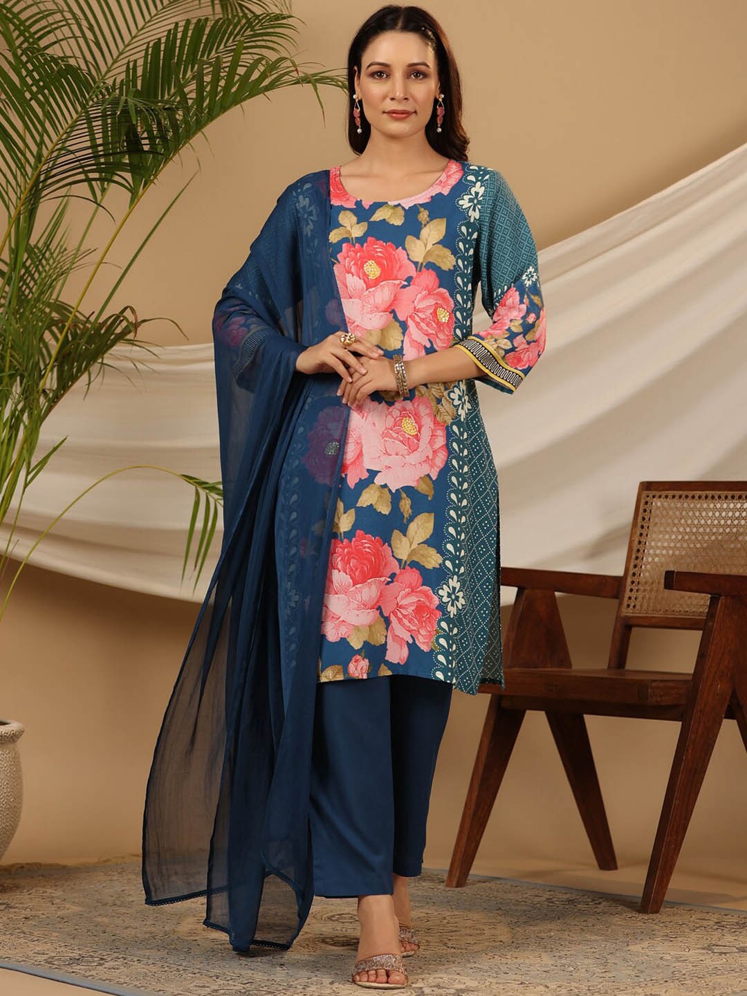 

Juniper Floral Printed Kurta & Trousers With Dupatta, Blue