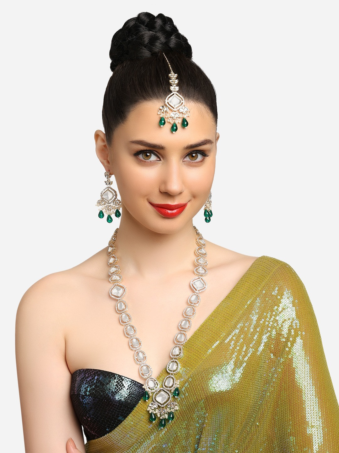 

Zaveri Pearls Gold-Plated Kundan-Studded & Beaded Jewellery Set