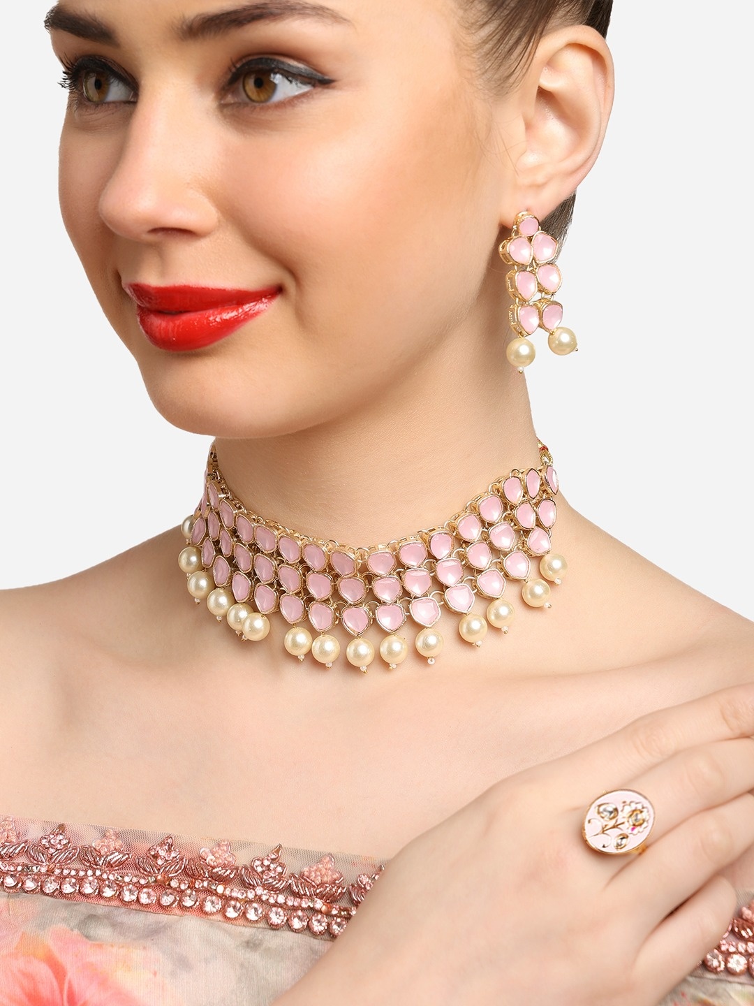

Zaveri Pearls Gold-Plated Kundan-Studded & Beaded Jewellery Set