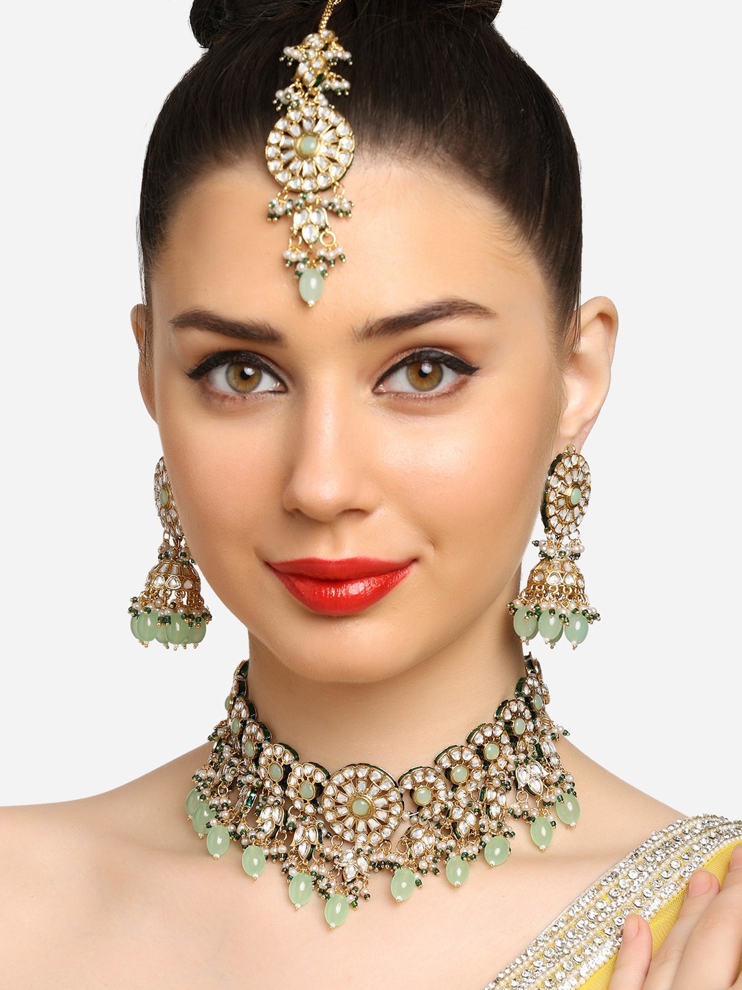 

Zaveri Pearls Gold Plated Kundan & Beads Studded Jewellery Set