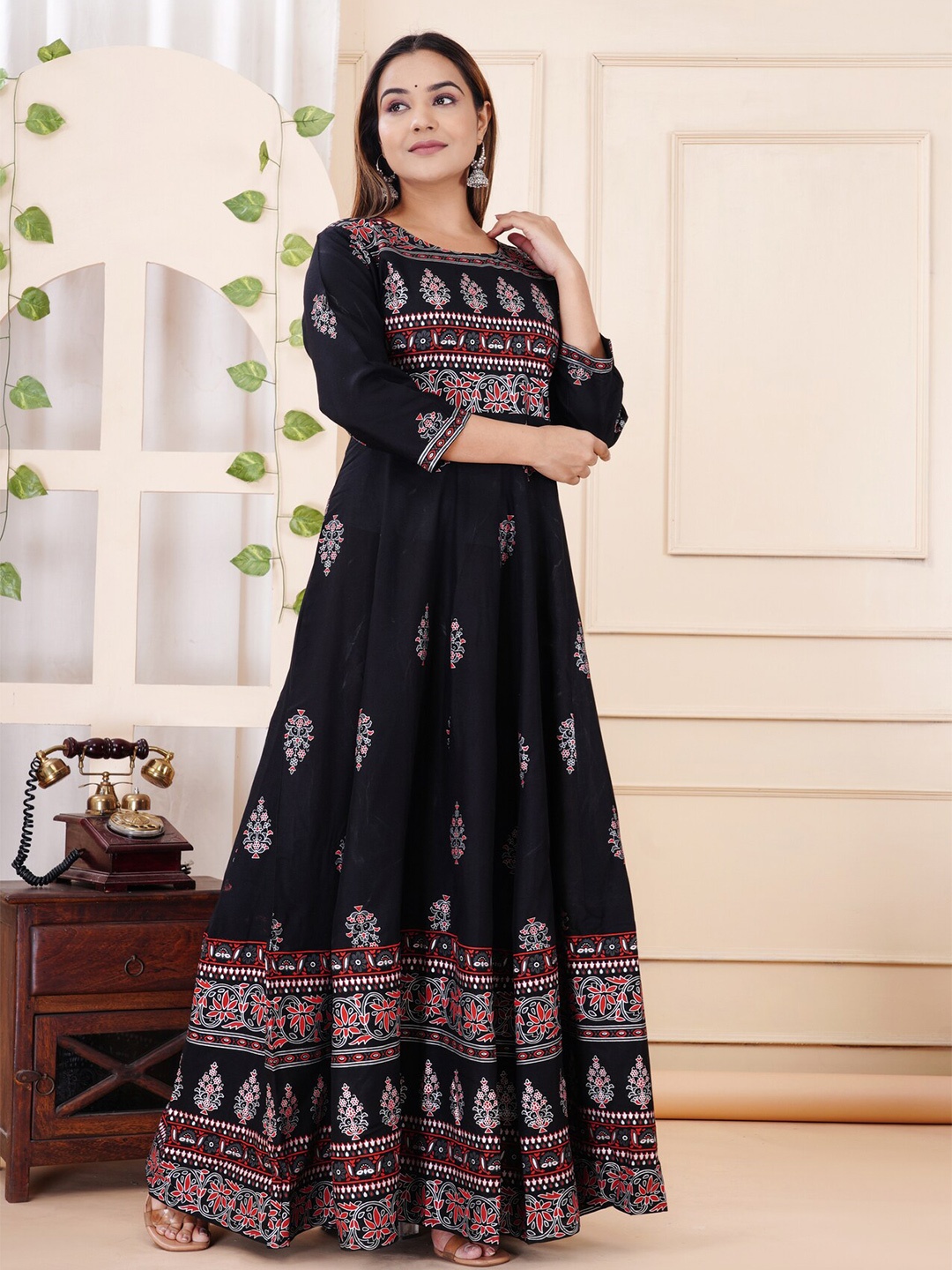 

PURSHOTTAM WALA Ethnic Motifs Printed Round Neck Fit & Flare Maxi Ethnic Dress, Black