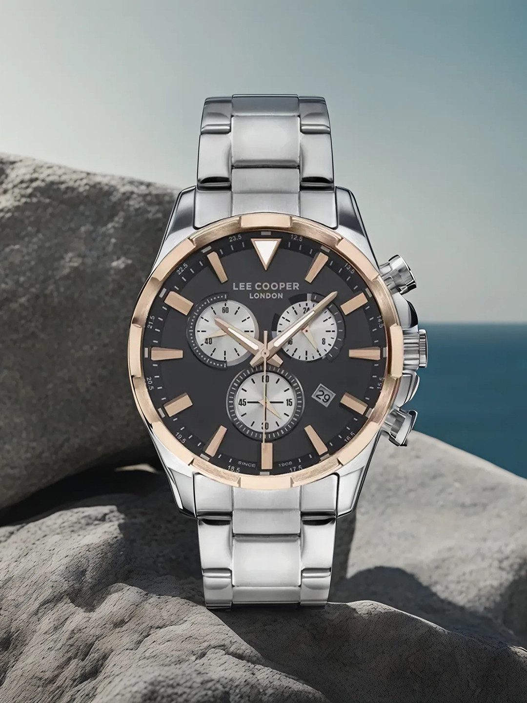 

Lee Cooper Men Bracelet Style Straps Analogue Chronograph Watch LC07385.560, Brown