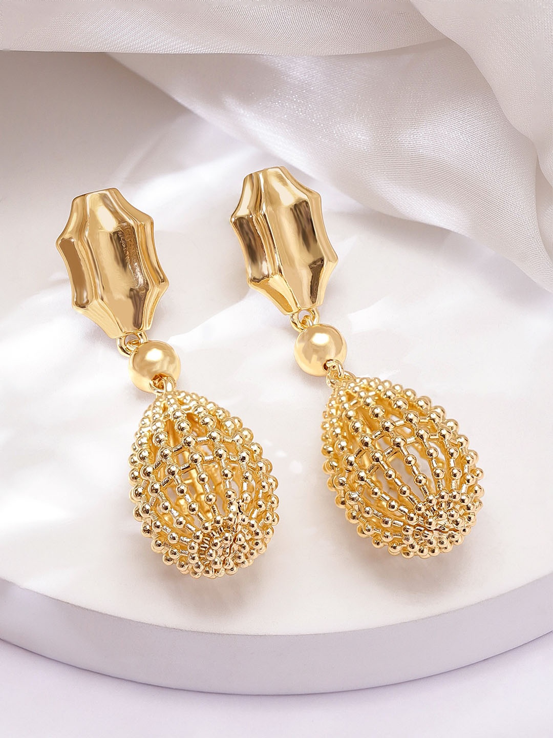 

Rubans Voguish Gold Plated Artificial Beads Beaded Contemporary Drop Earrings